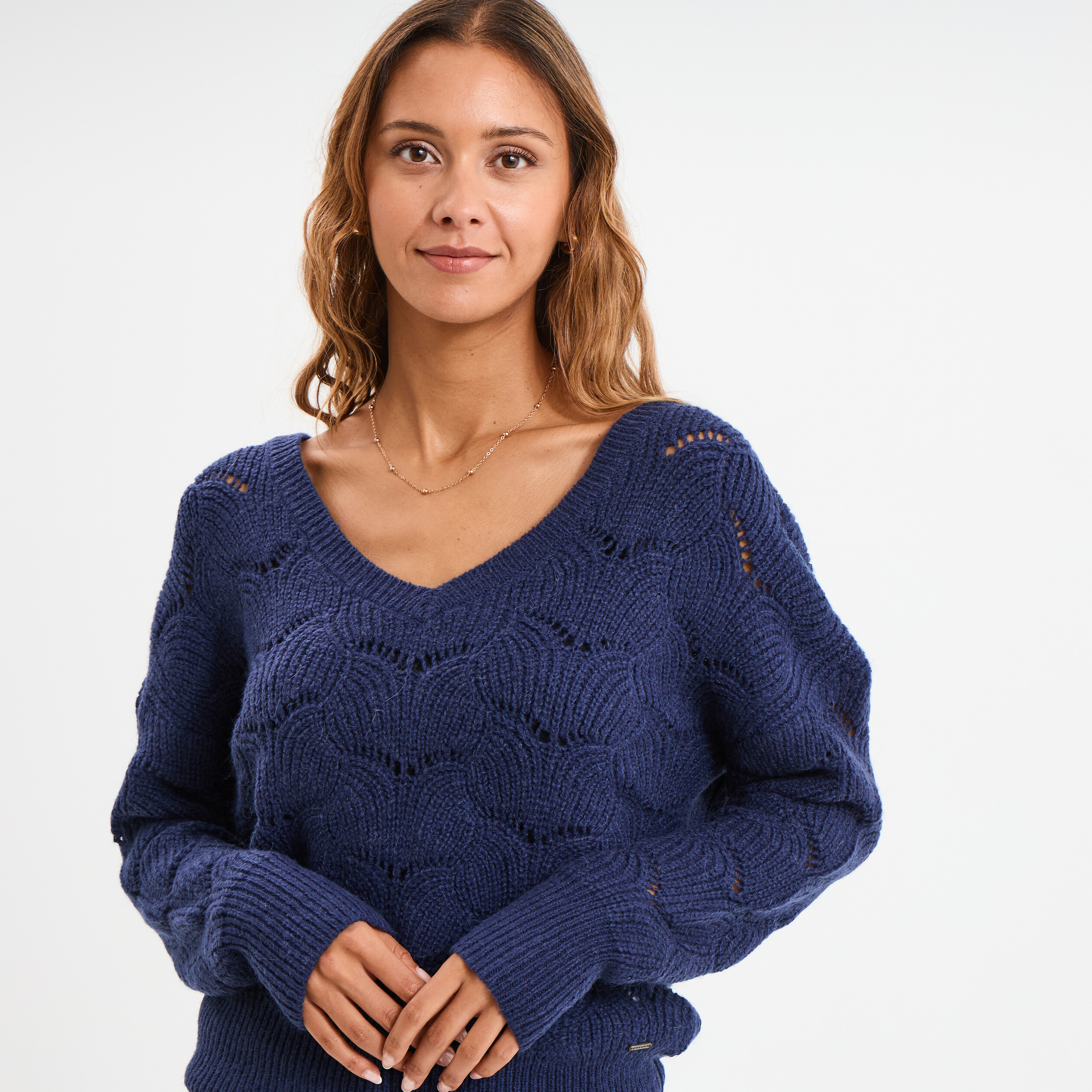 Pull ajour&eacute; col en V manches longues bleu femme