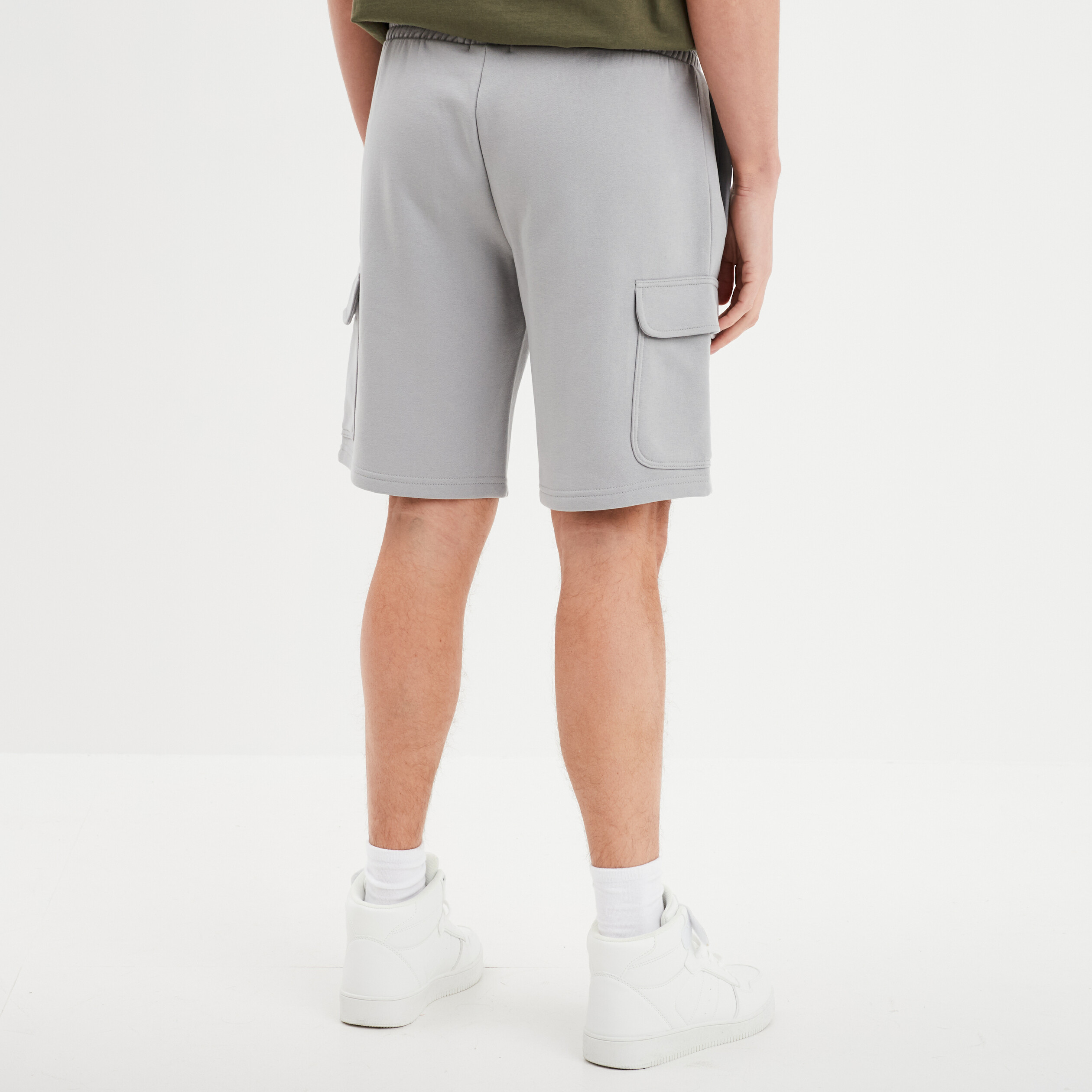 Bermuda de jogging avec poches cotes gris homme