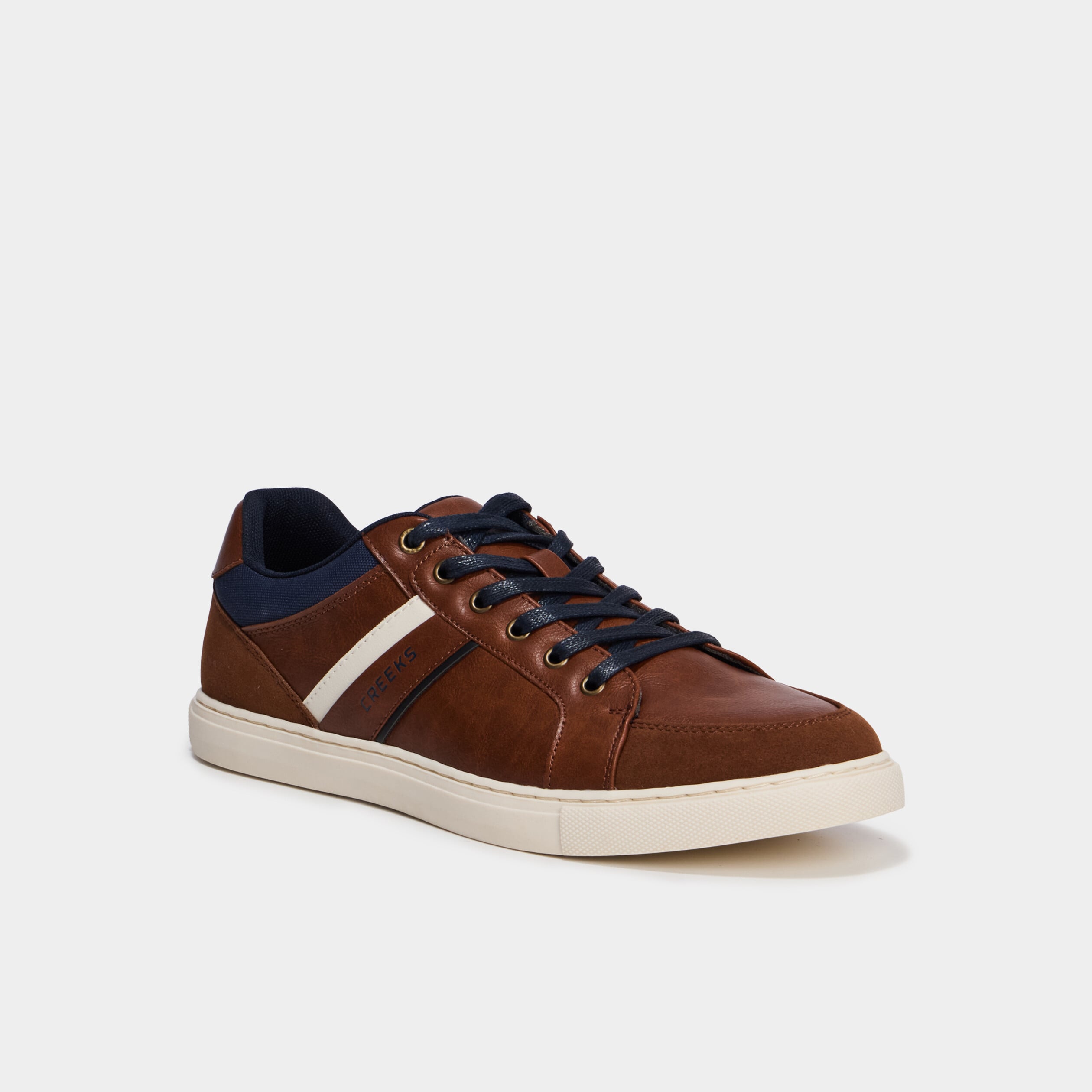 Baskets basses &agrave; lacets marron homme
