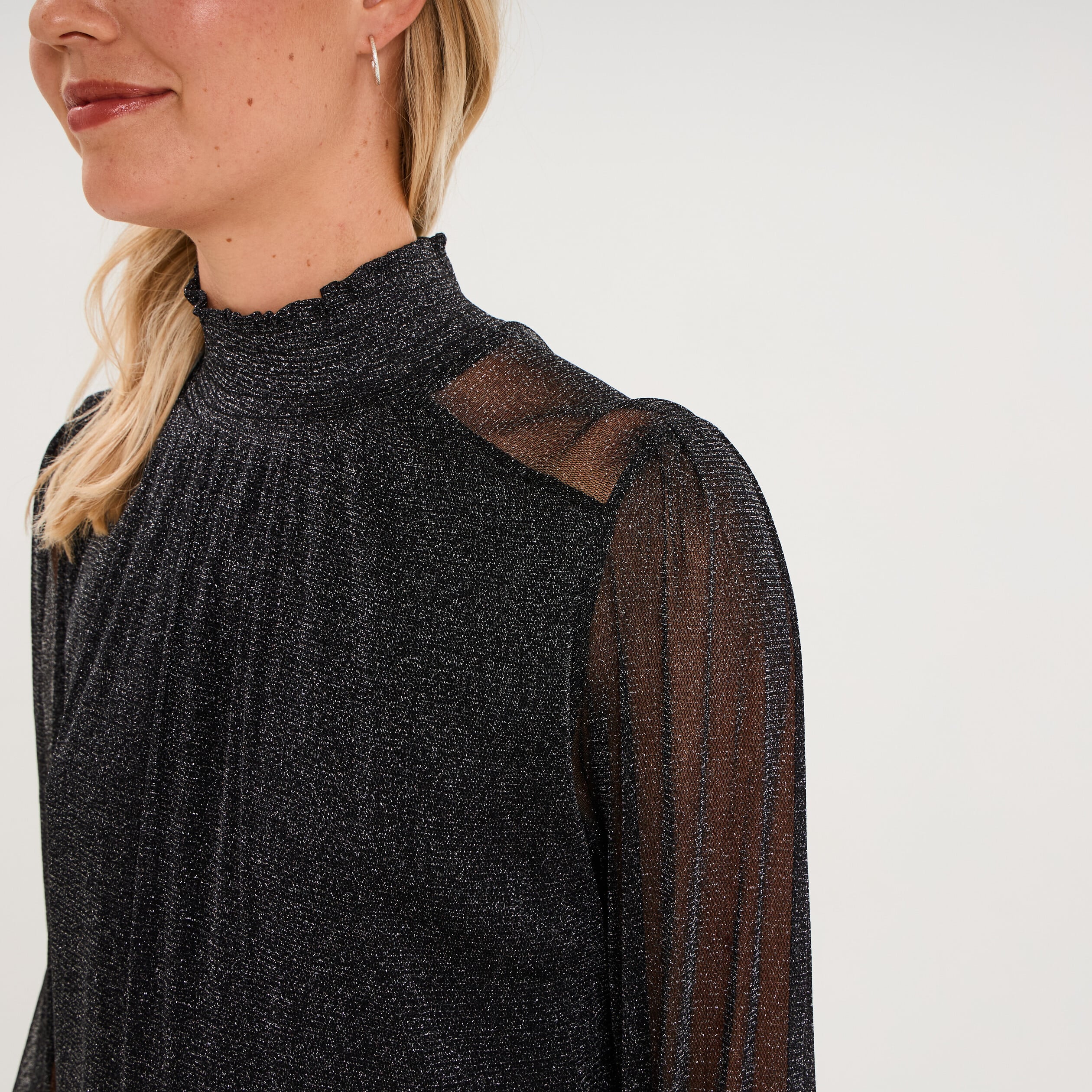 T-shirt fil m&eacute;tallis&eacute; col montant noir femme