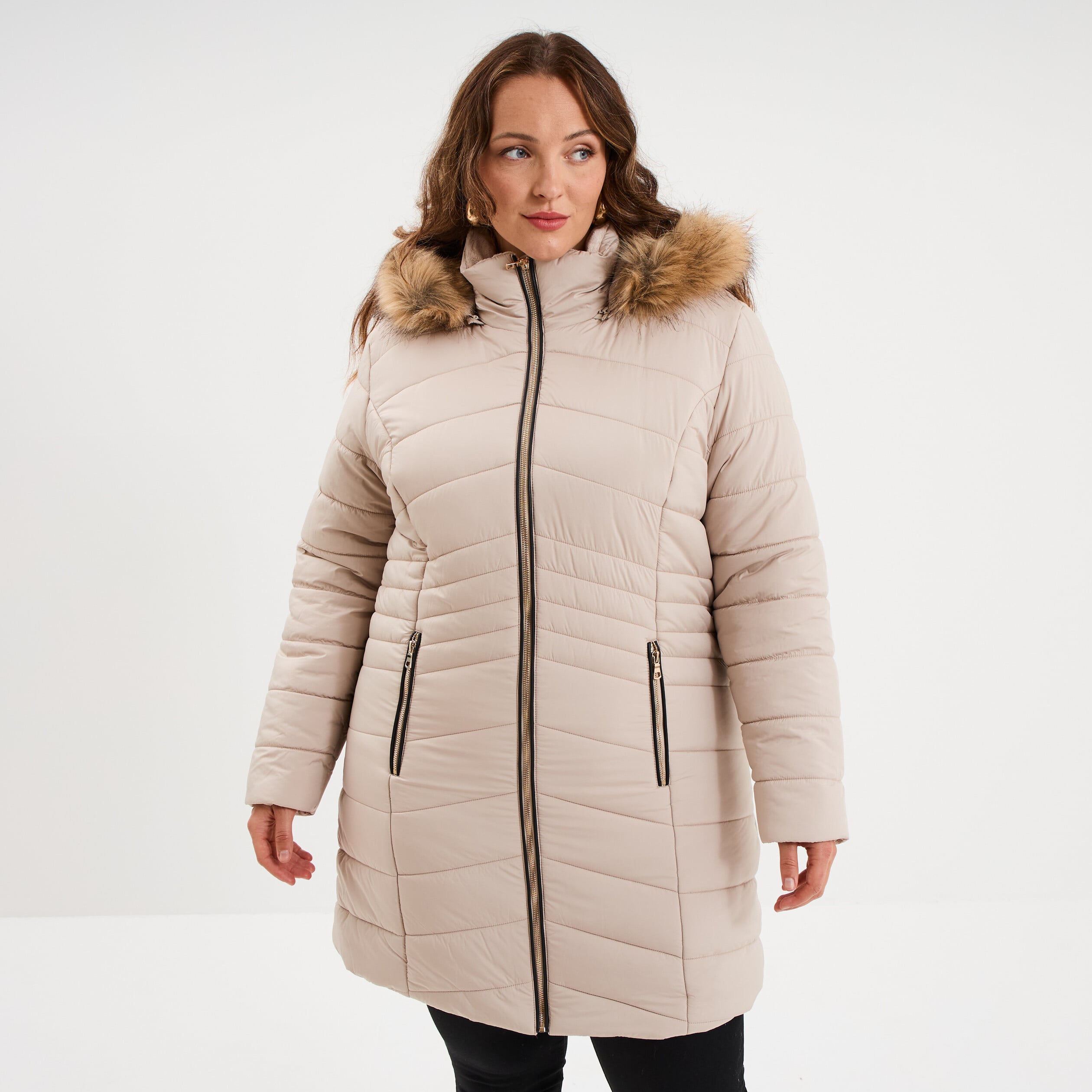 Doudoune longue &agrave; capuche beige femme grande taille