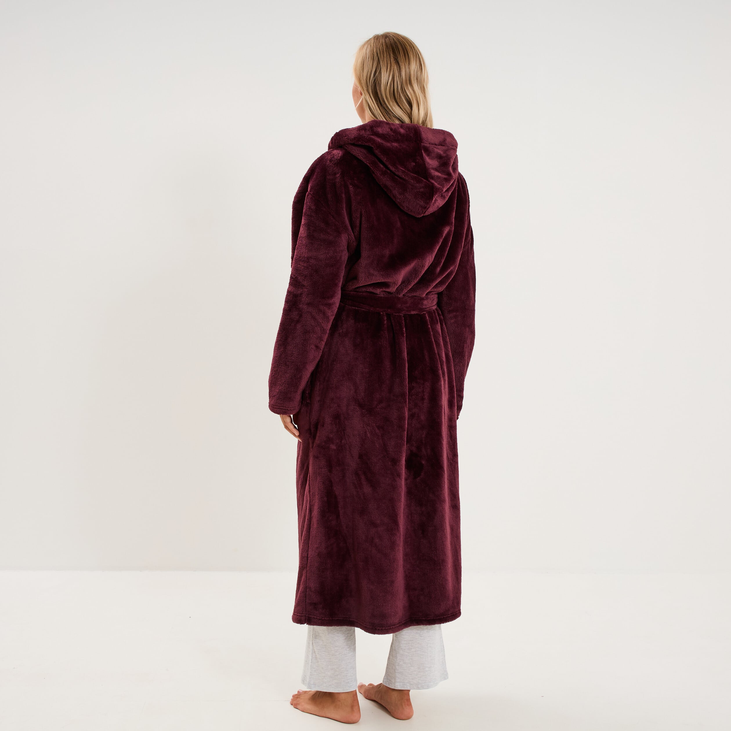 Peignoir effet velours &agrave; capuche prune femme