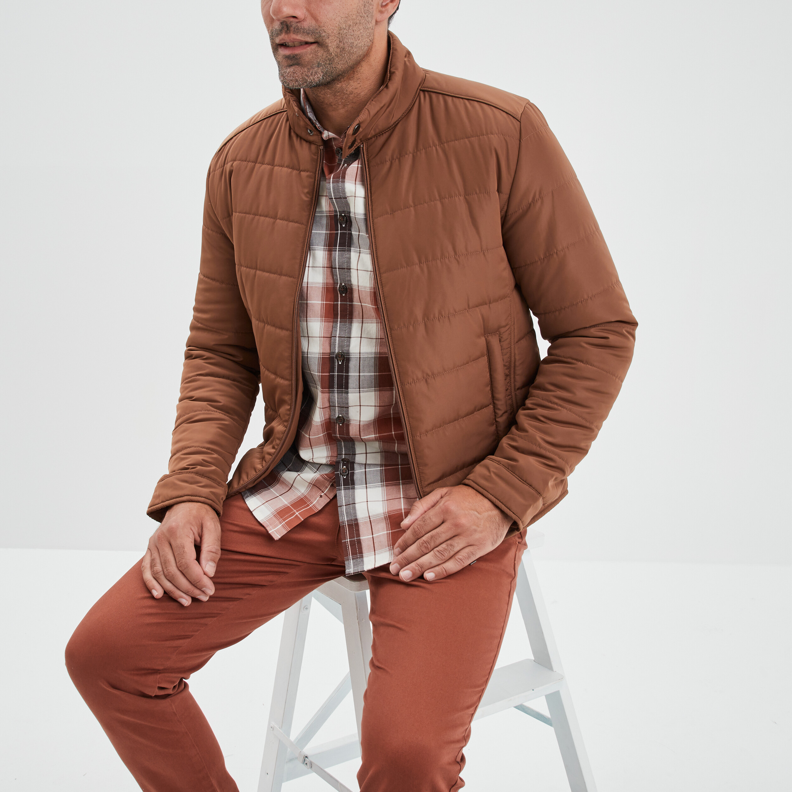 Blouson court zippe col montant marron homme
