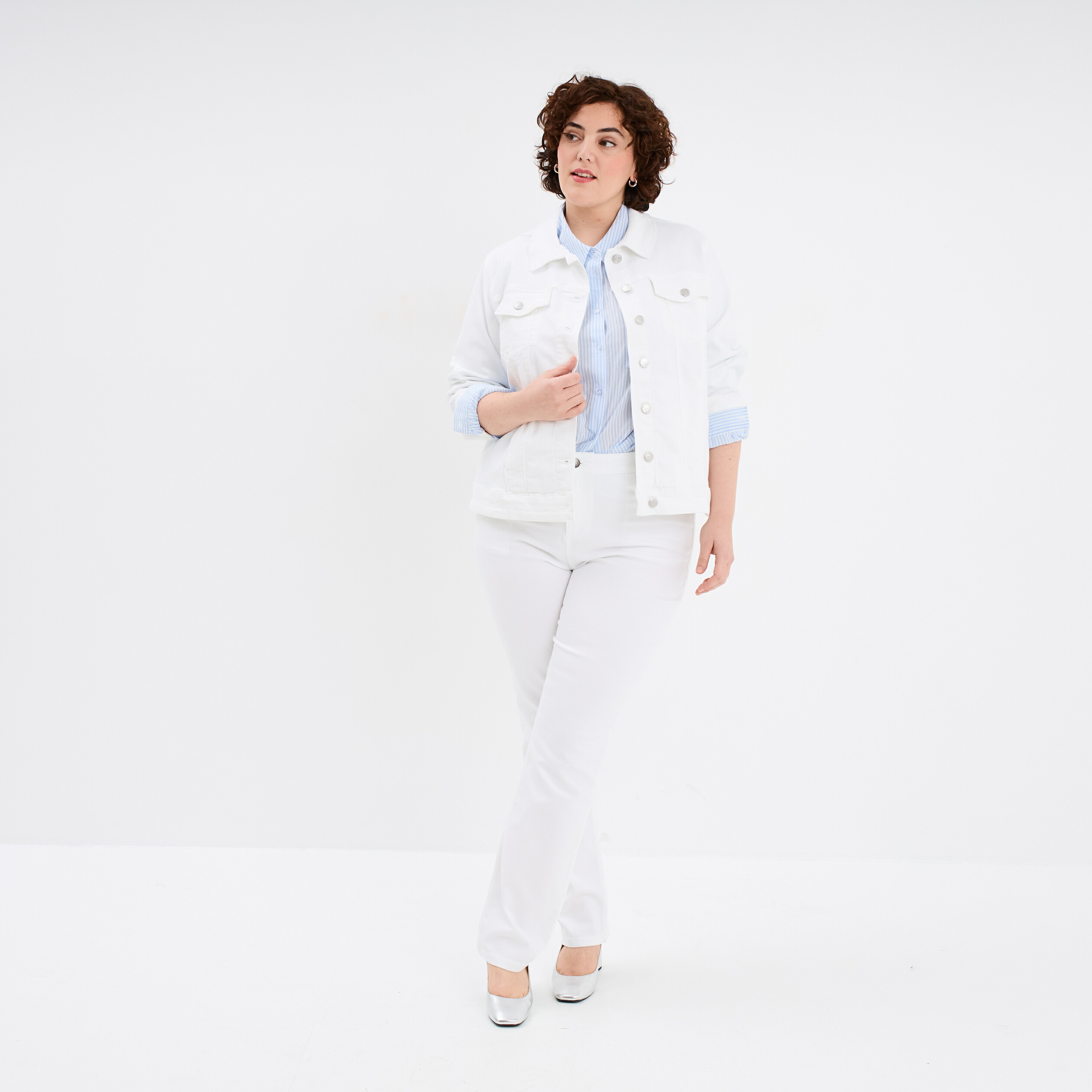 Veste courte en jean boutonn&eacute;e denim blanc femme grande taille
