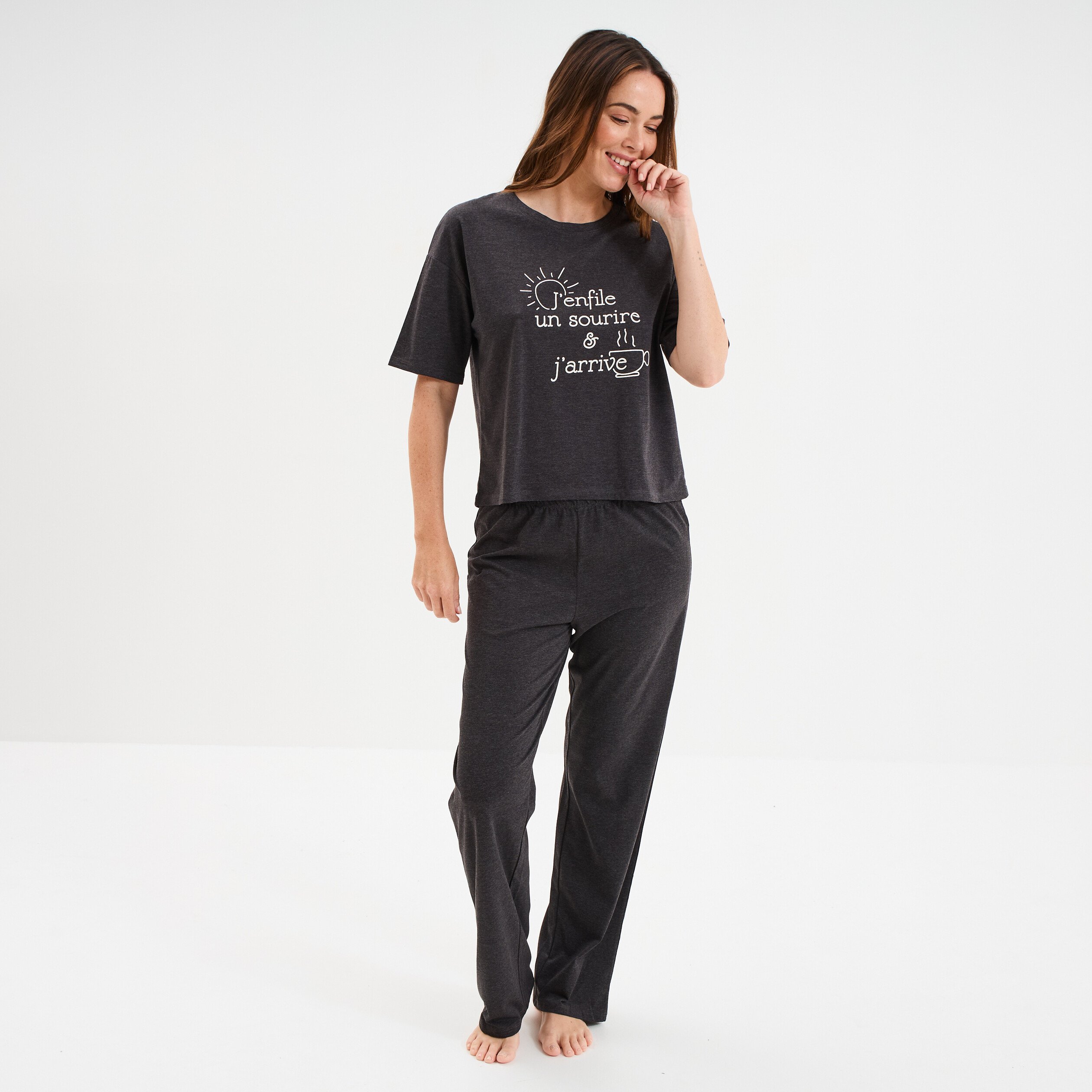 ensemble pyjama pantalon et t shirt gris fonce femme Ensemble pyjama pantalon et t-shirt gris foncé femme