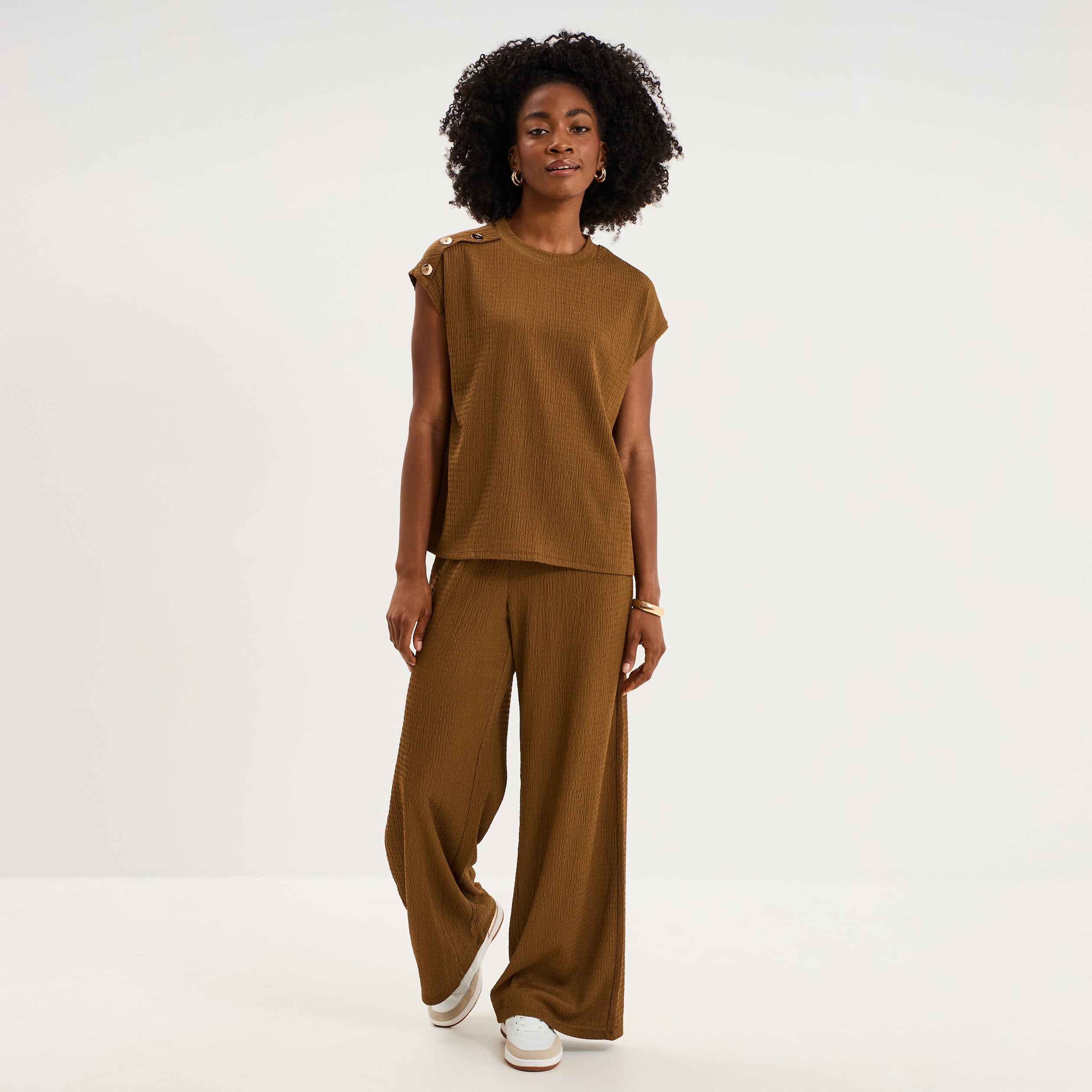 Pantalon effet gaufr&eacute; fluide beige femme