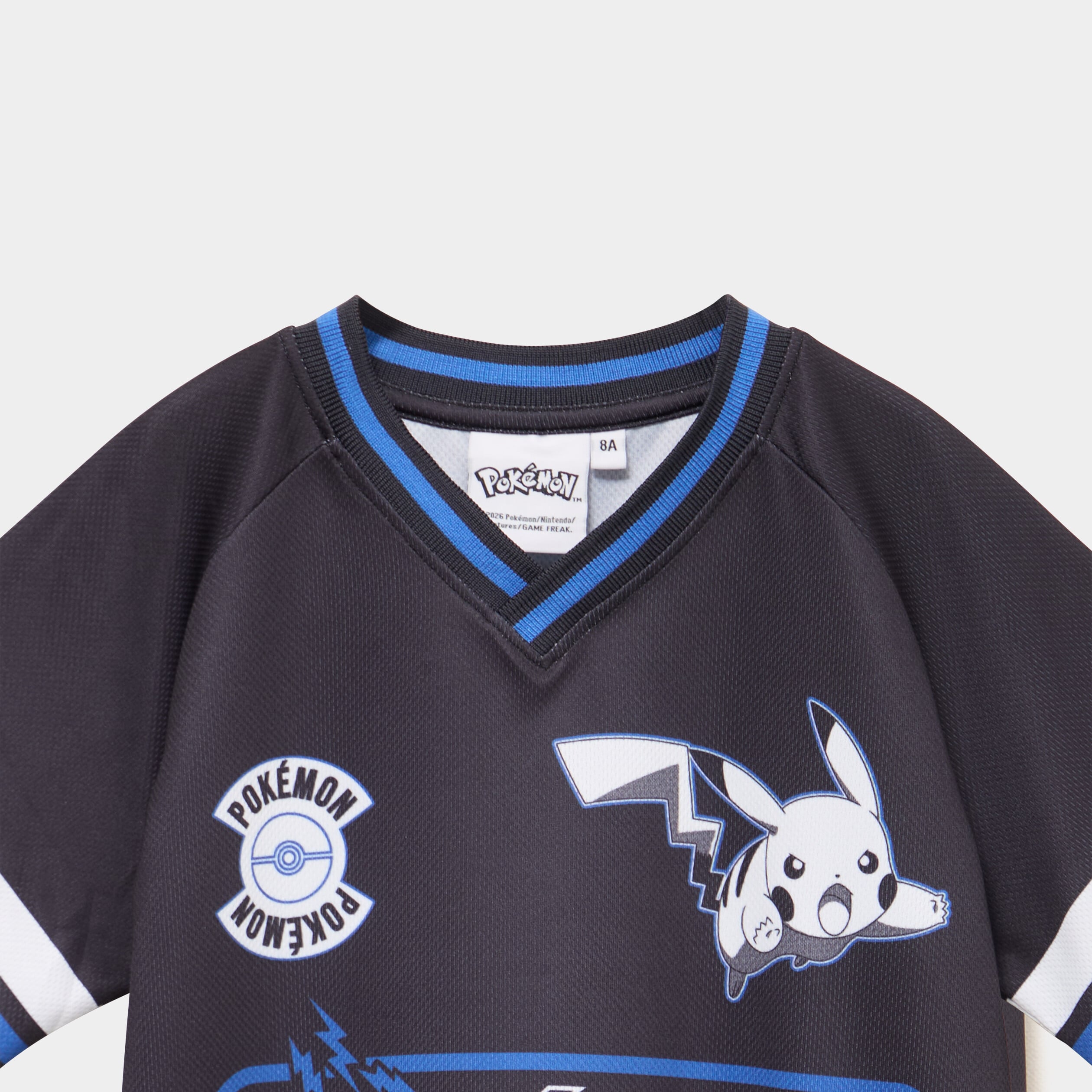T-shirt col en V manches courtes Pok&eacute;mon noir gar&ccedil;on