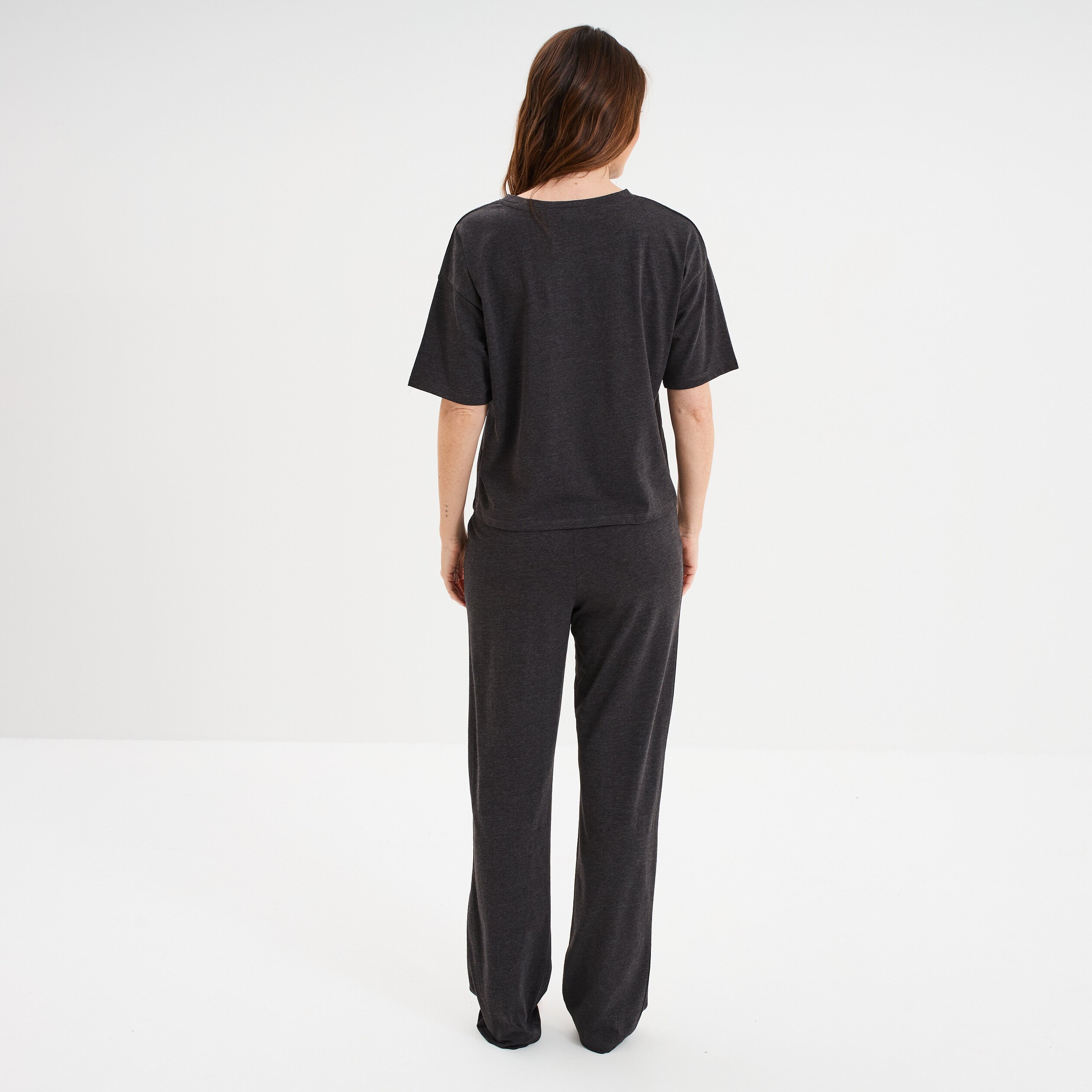 ensemble pyjama pantalon et t shirt gris fonce femme Ensemble pyjama pantalon et t-shirt gris foncé femme