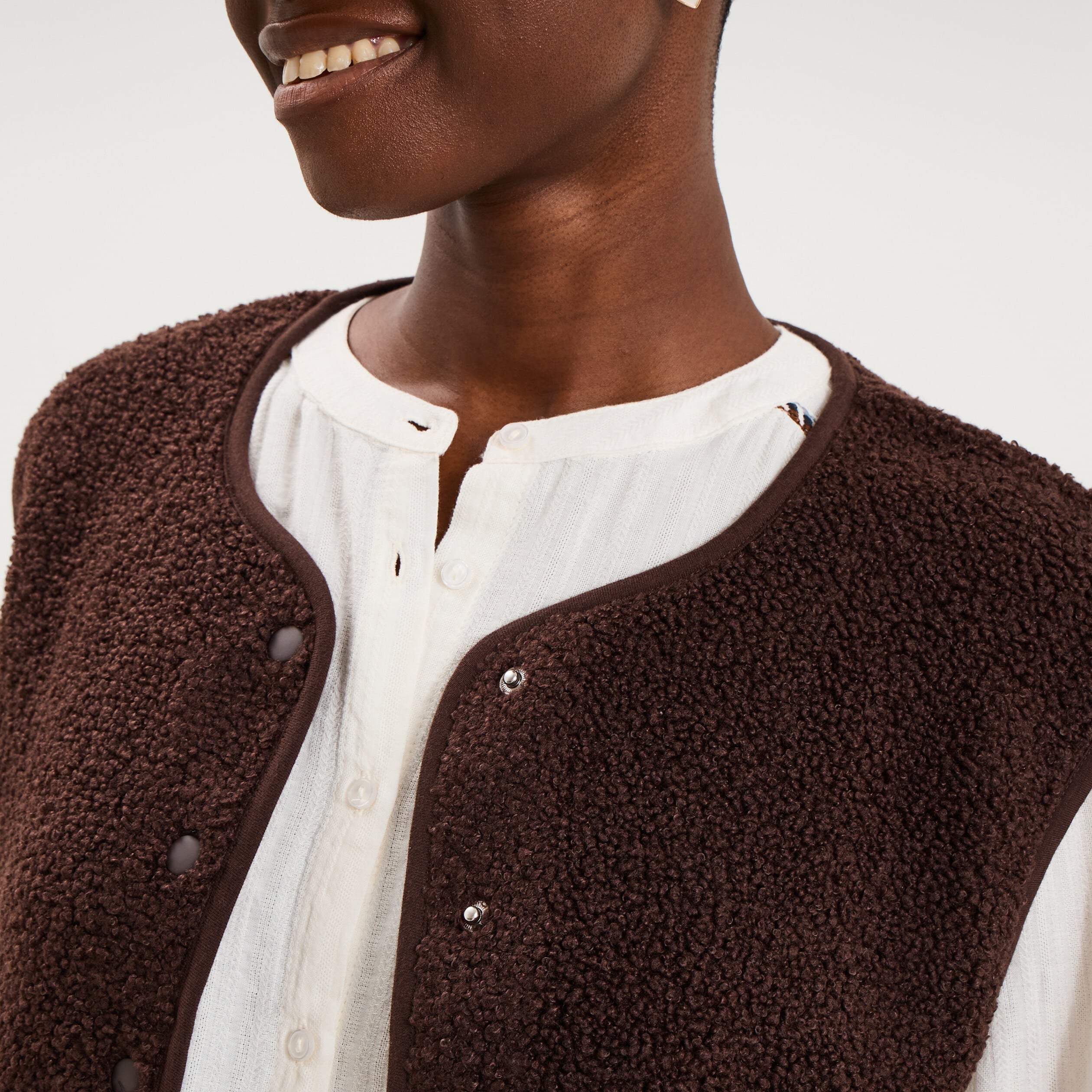 Veste sans manches effet polaire marron fonc&eacute; femme