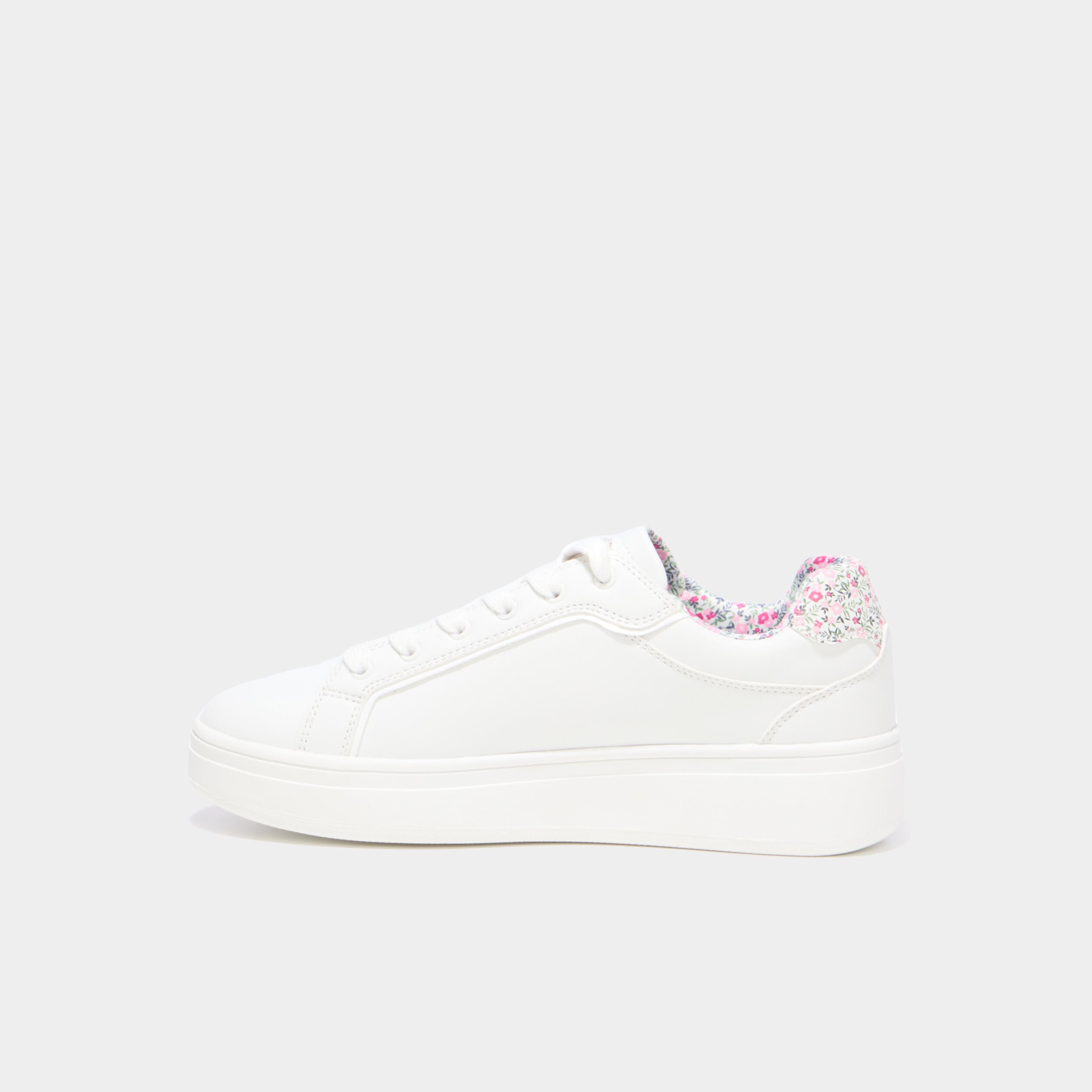 Baskets basses &agrave; lacets blanc femme