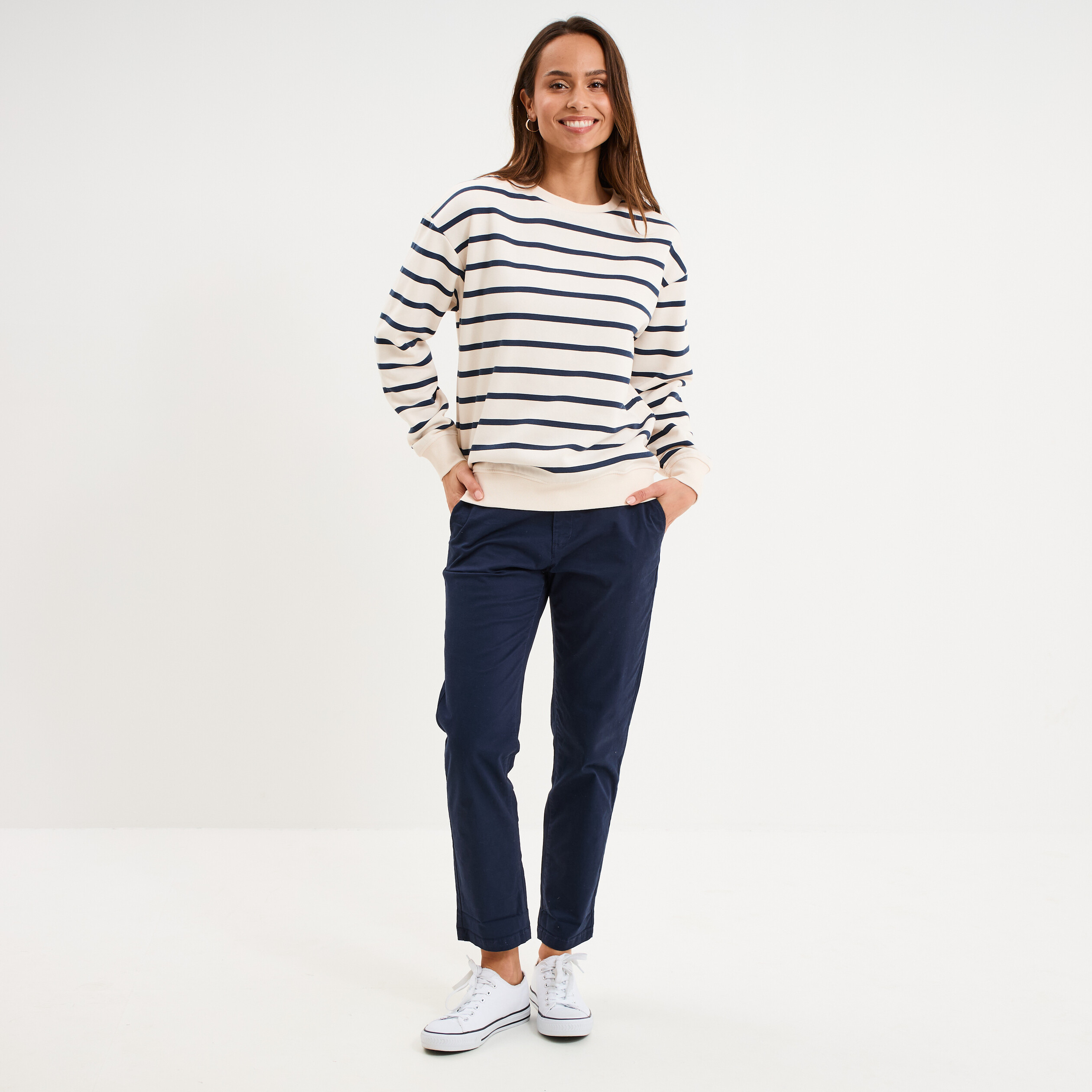 Pantalon chino 7/8&egrave;me ceinture tress&eacute;e bleu marine femme