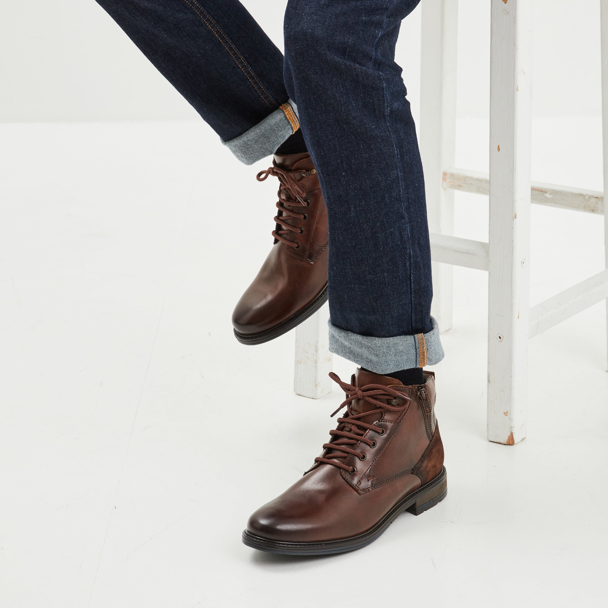 Bottines zipp&eacute;es en cuir marron homme