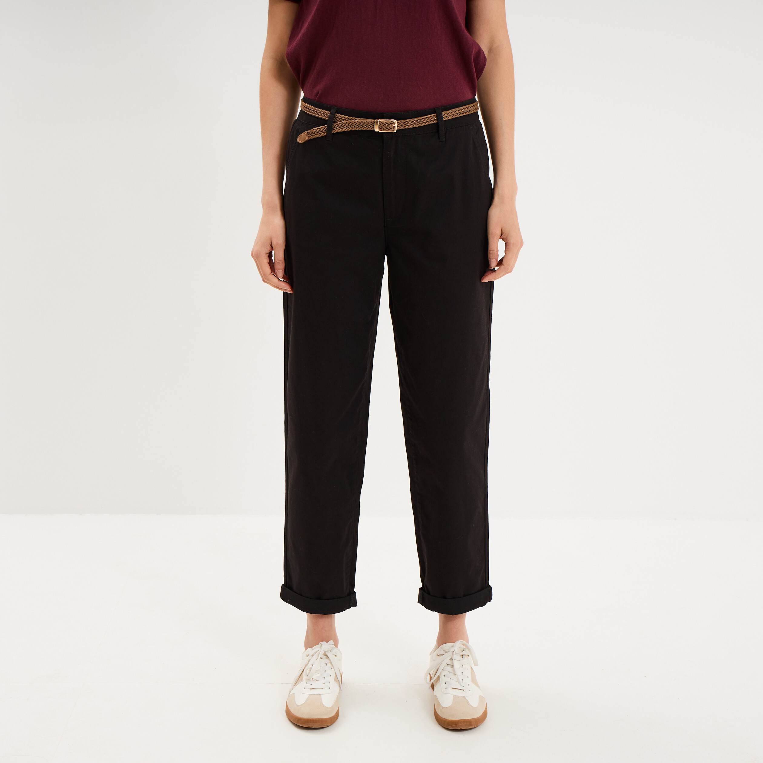 Pantalon chino regular ceinture tress&eacute;e noir femme