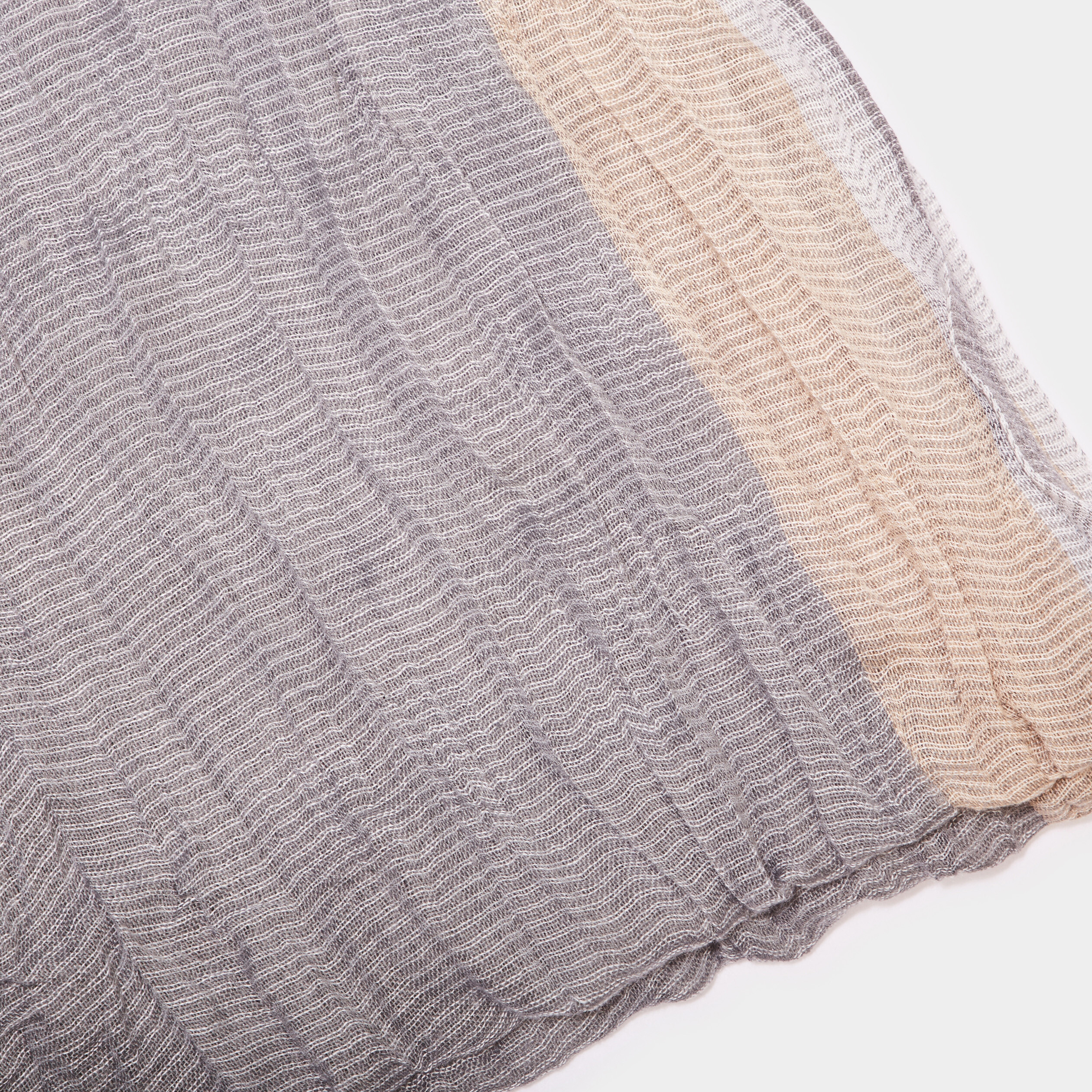 Foulard effet froiss&eacute; gris homme
