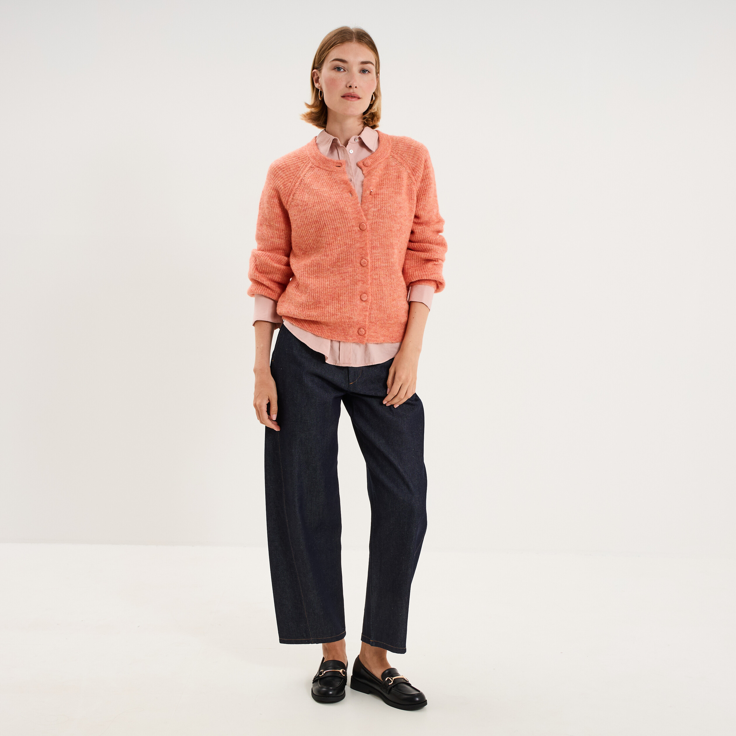 Gilet cardigan col rond boutonn&eacute; rose corail femme