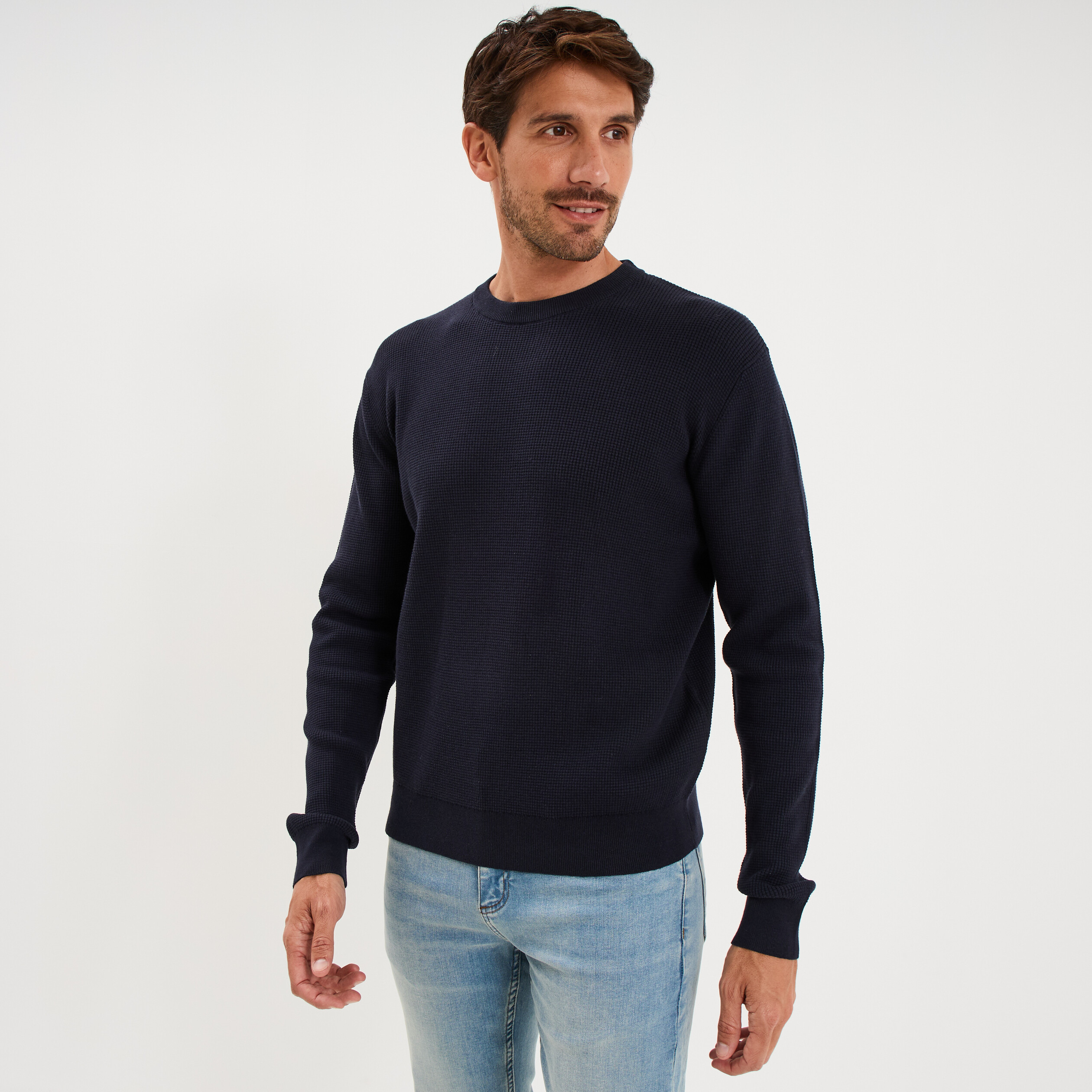 Pull en maille textur&eacute;e col rond bleu marine homme