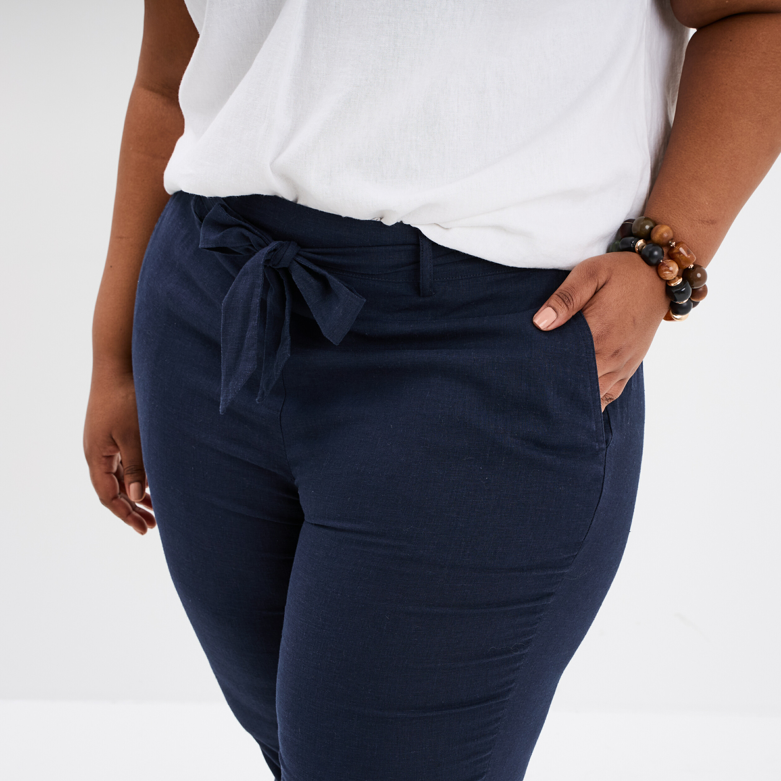 pantacourt chino lin melange bleu fonce femmegt Pantacourt chino lin mélangé bleu foncé femme grande taille