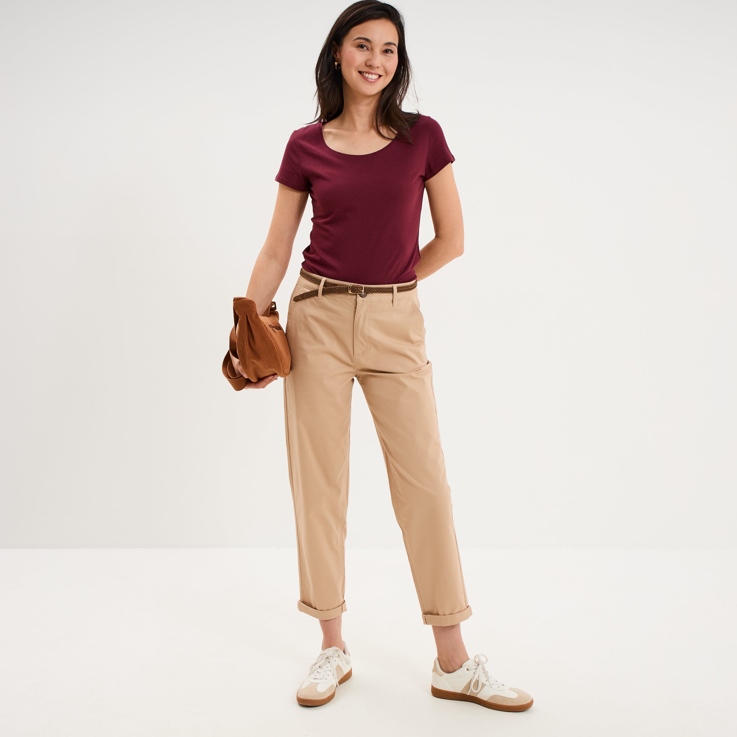 Pantalon chino regular ceinture tress&eacute;e sable femme