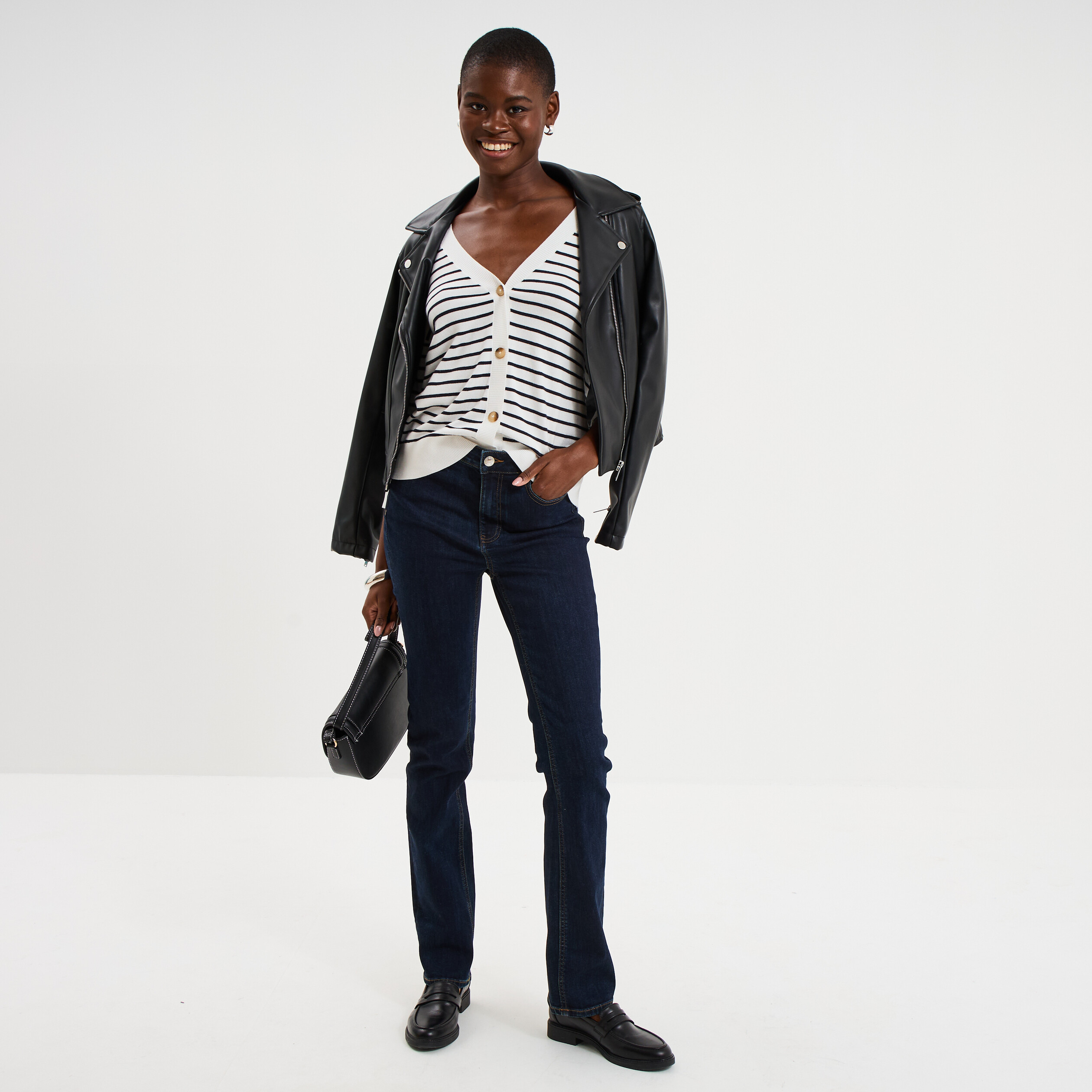 Gilet col en V boutonn&eacute; beige femme