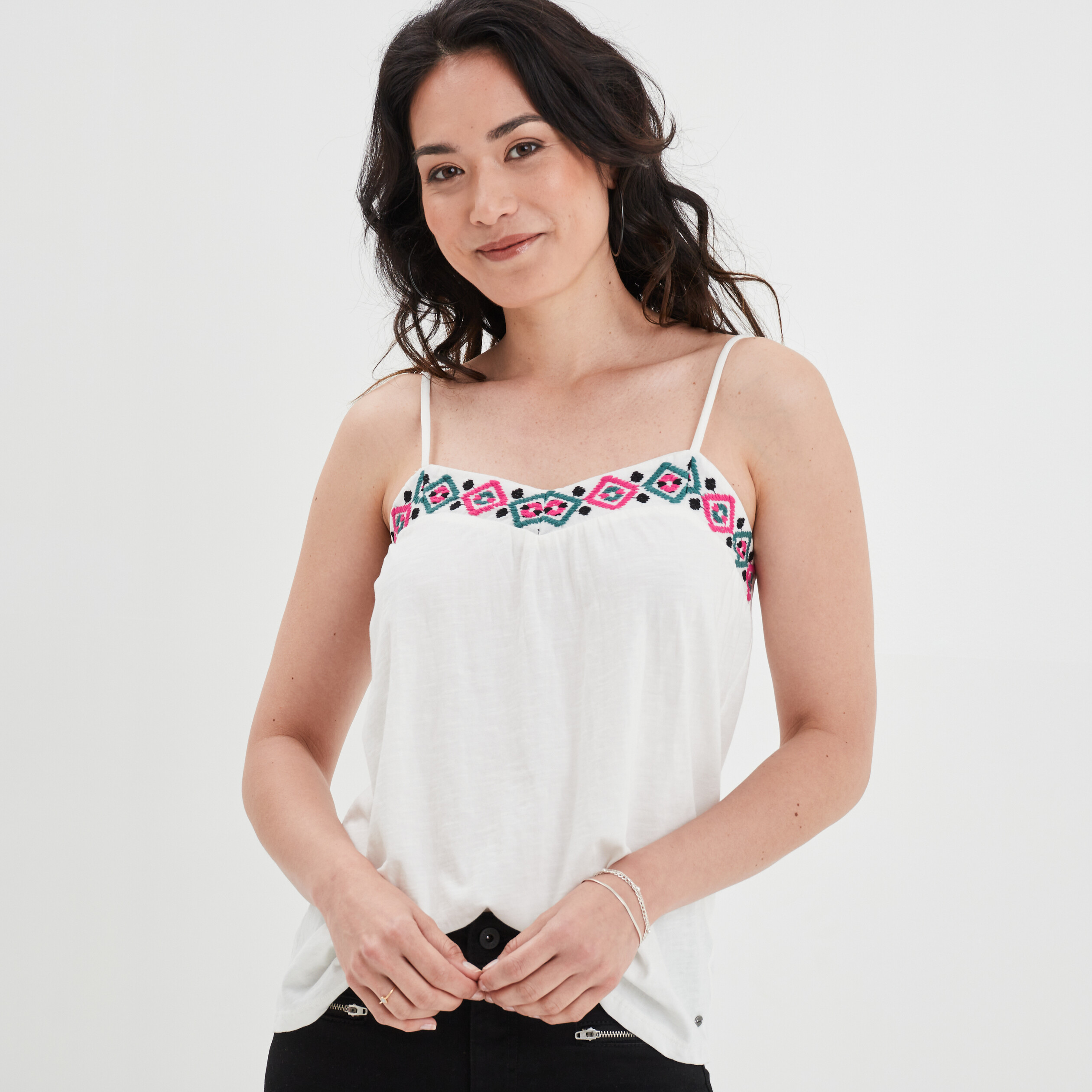 D&eacute;bardeur encolure brod&eacute;e coton Liberto blanc femme