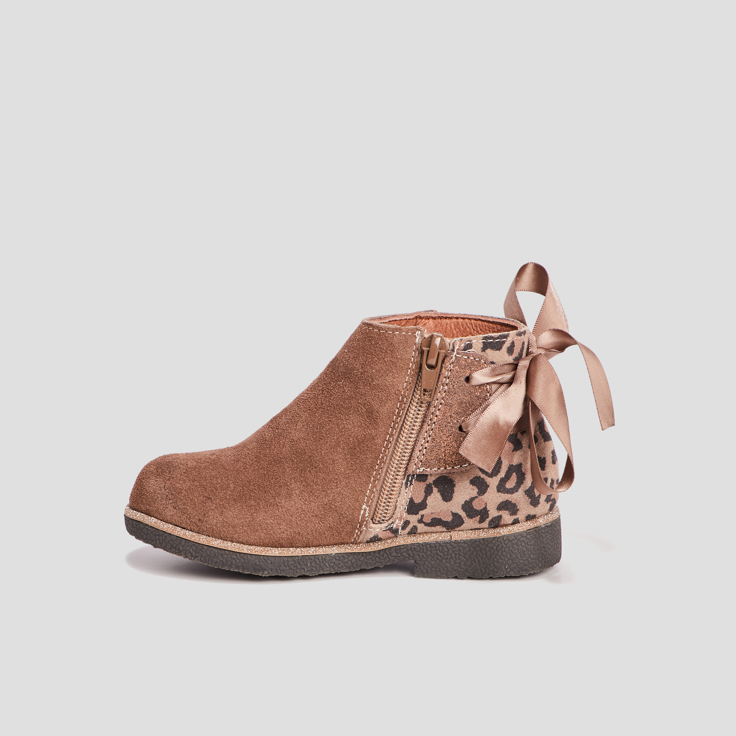 bottines avec noeuds en cuir taupe fille Bottines avec noeuds en cuir taupe fille