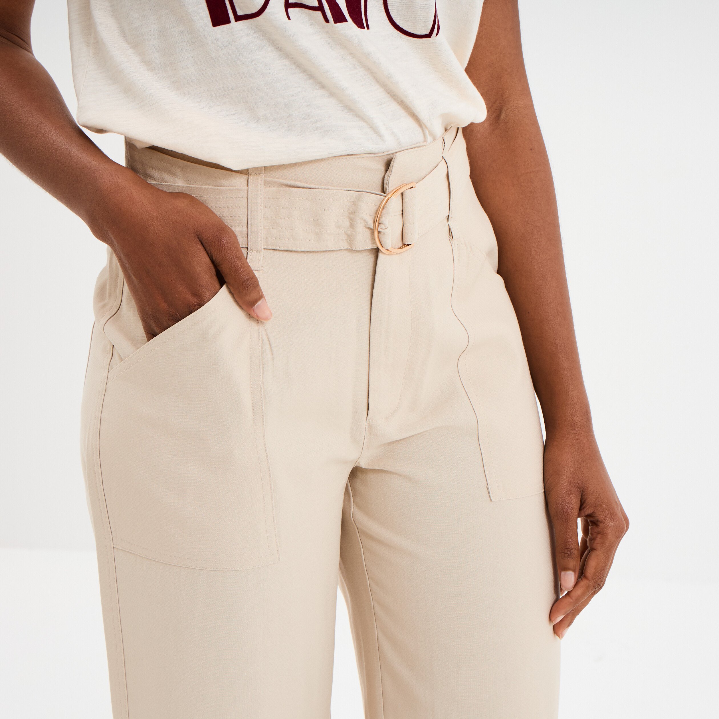 pantalon large avec ceinture beige femme Pantalon large avec ceinture beige femme