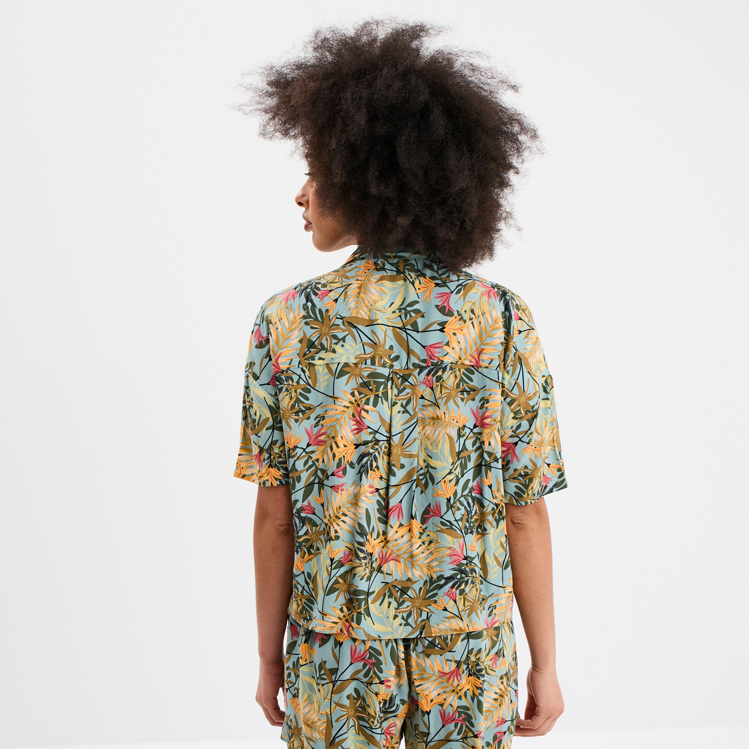 chemise col cubain manches courtes vert emeraude femme Chemise col cubain manches courtes vert émeraude femme