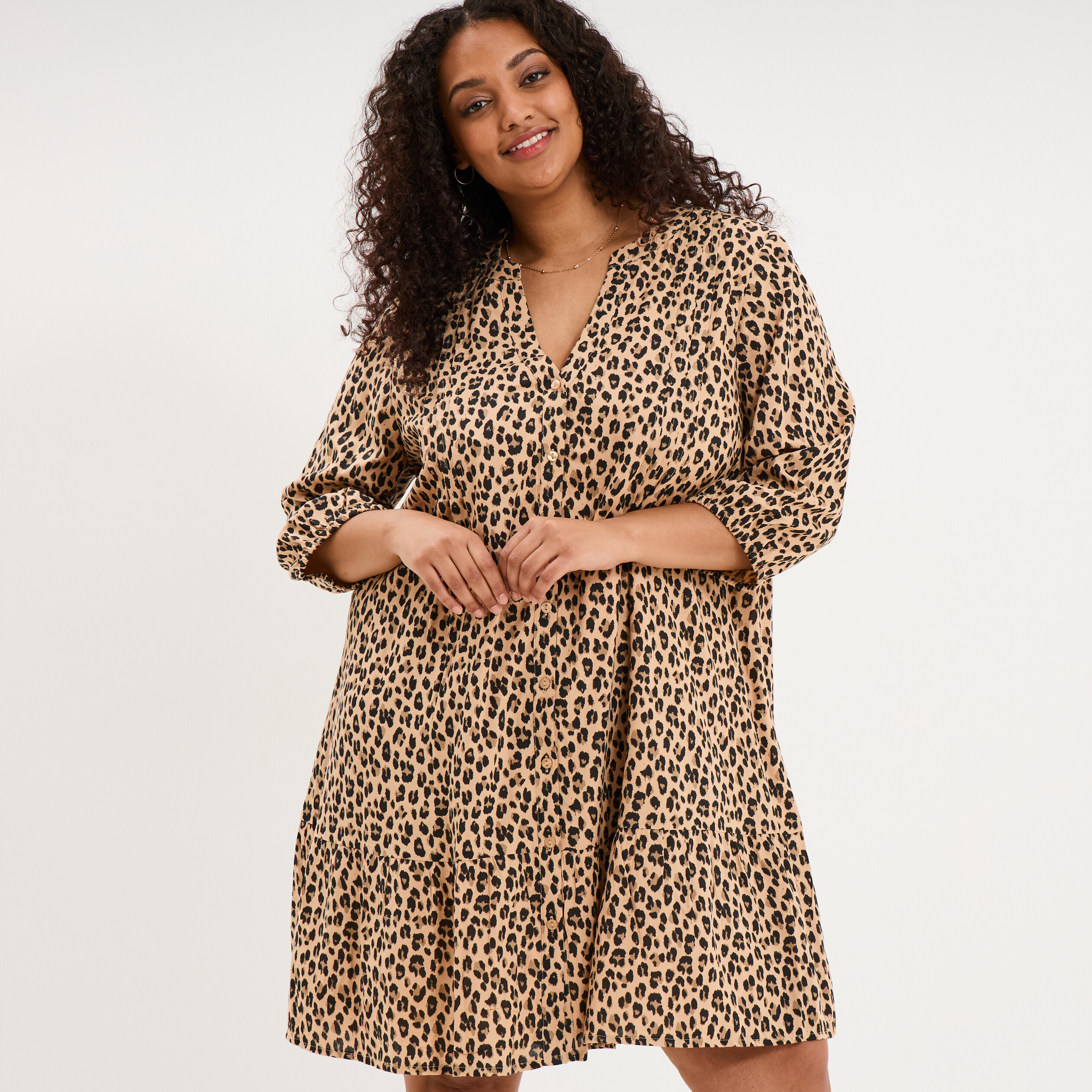 Robe courte fluide &eacute;vas&eacute;e boutonn&eacute;e beige clair femme grande taille