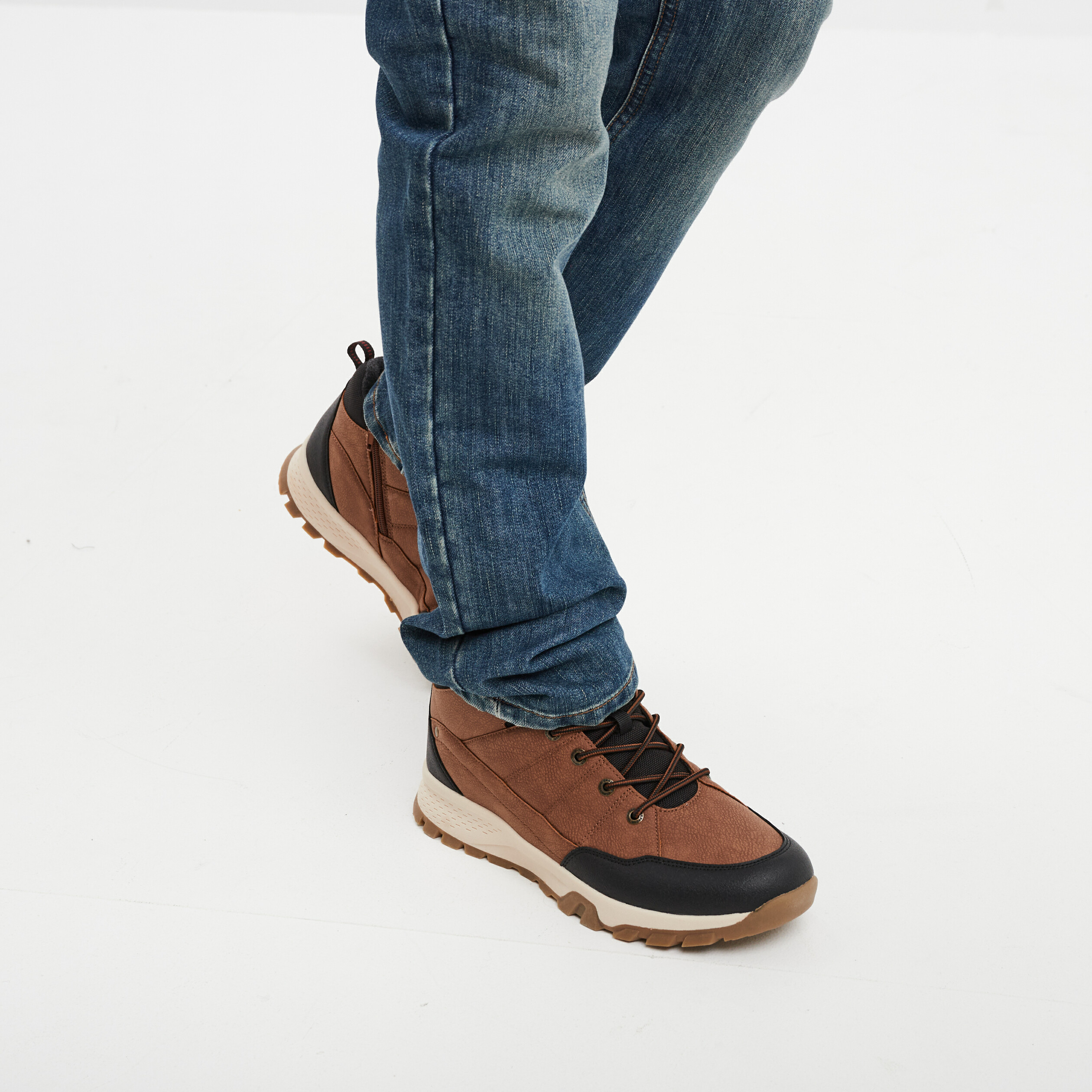 boots crantees a lacets marron homme Boots crantées à lacets marron homme