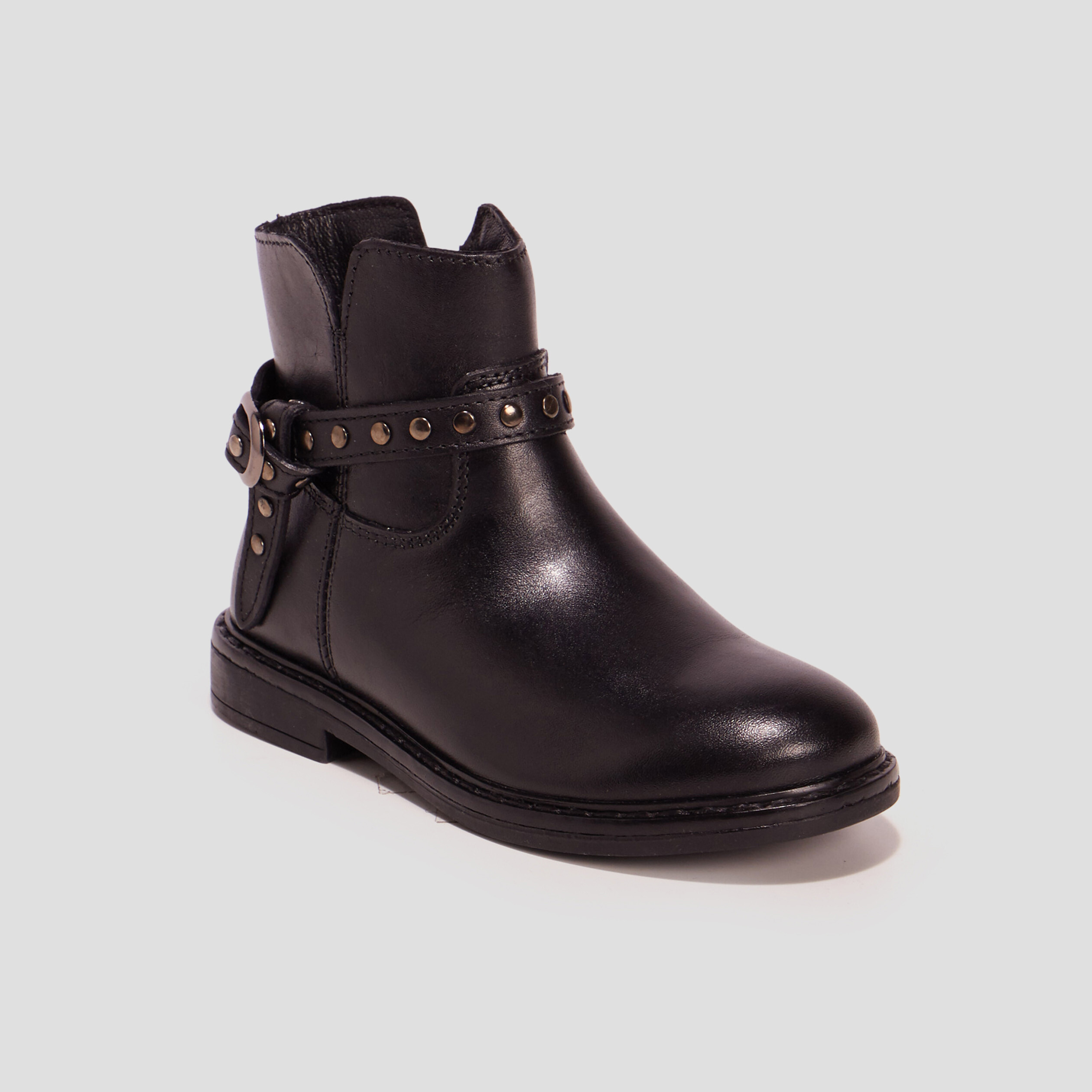 bottines avec brides a clous en cuir noir fille Bottines avec brides à clous en cuir noir fille