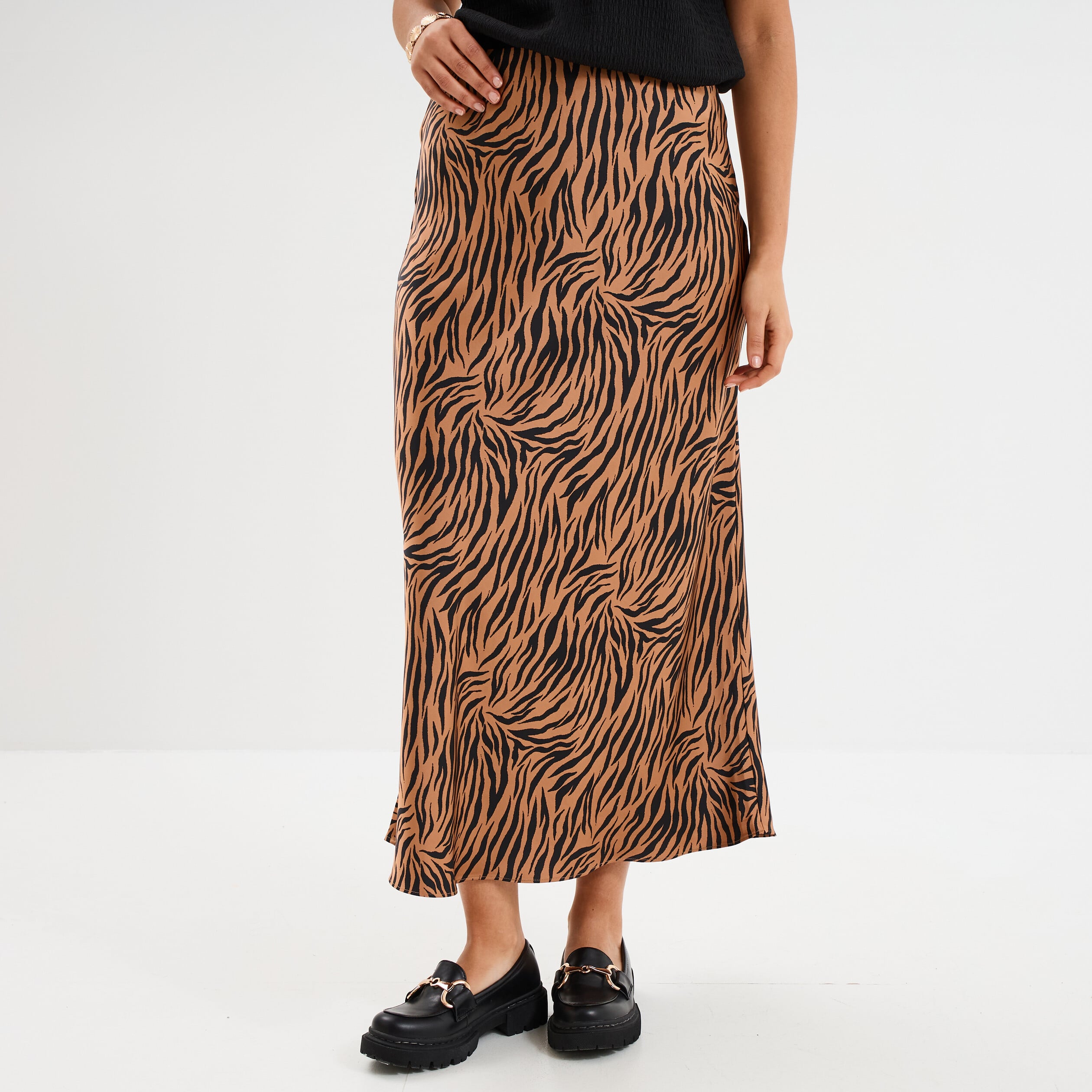 Jupe effet satin longue &eacute;vas&eacute;e camel femme