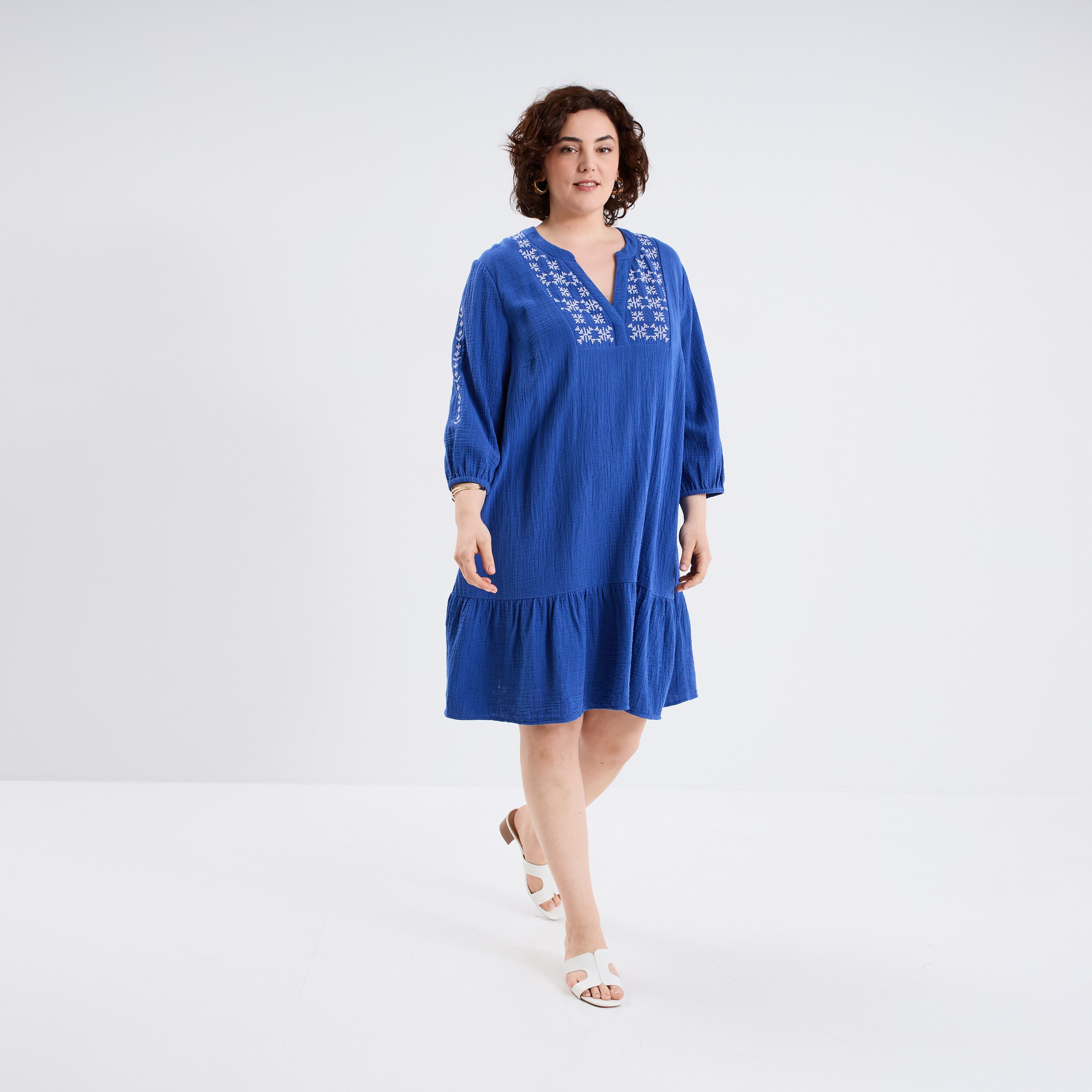 robe brodee evasee gaze de coton bleu roi femmegt Robe brodée évasée gaze de coton bleu roi femme grande taille