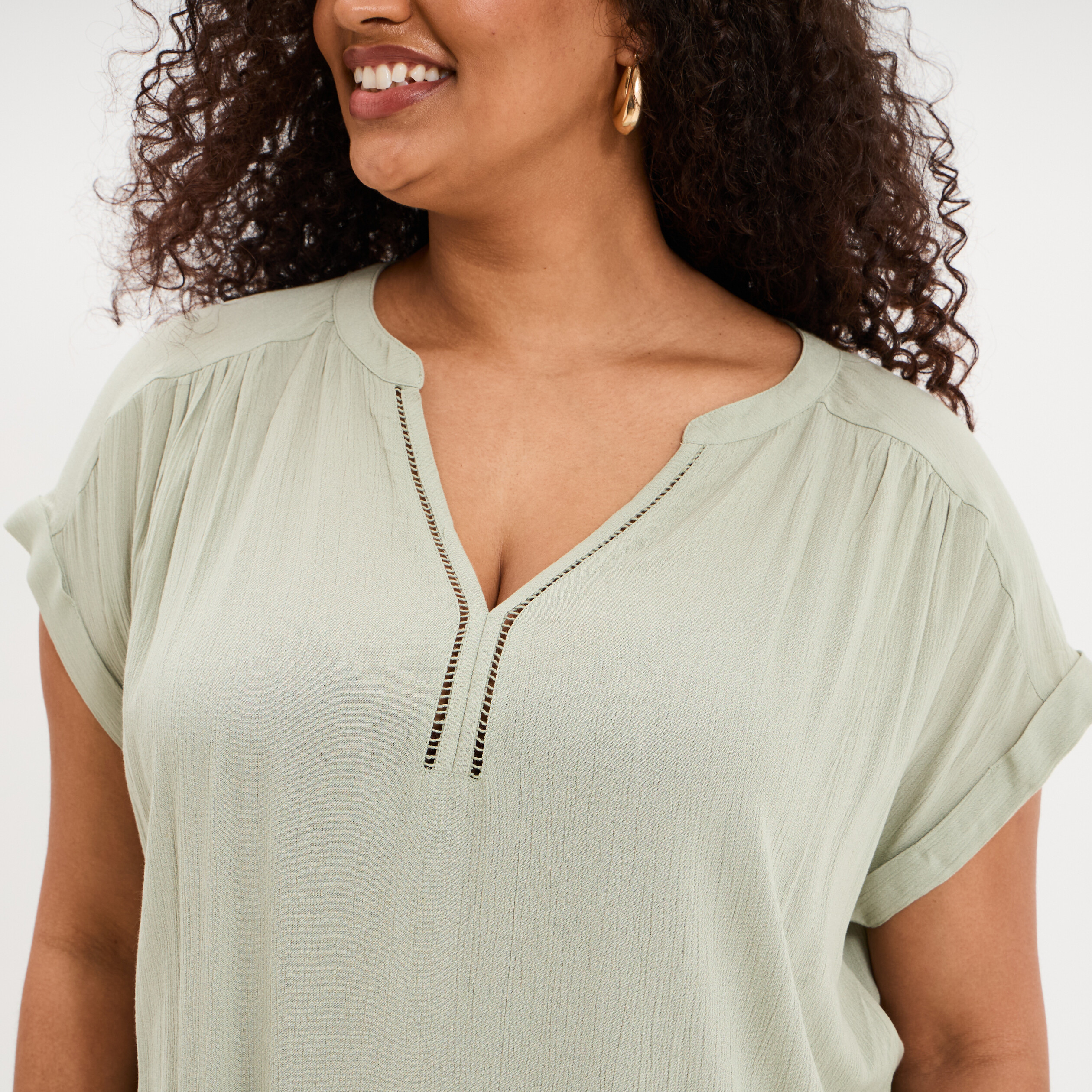 Blouse col en V manches courtes vert kaki femme grande taille
