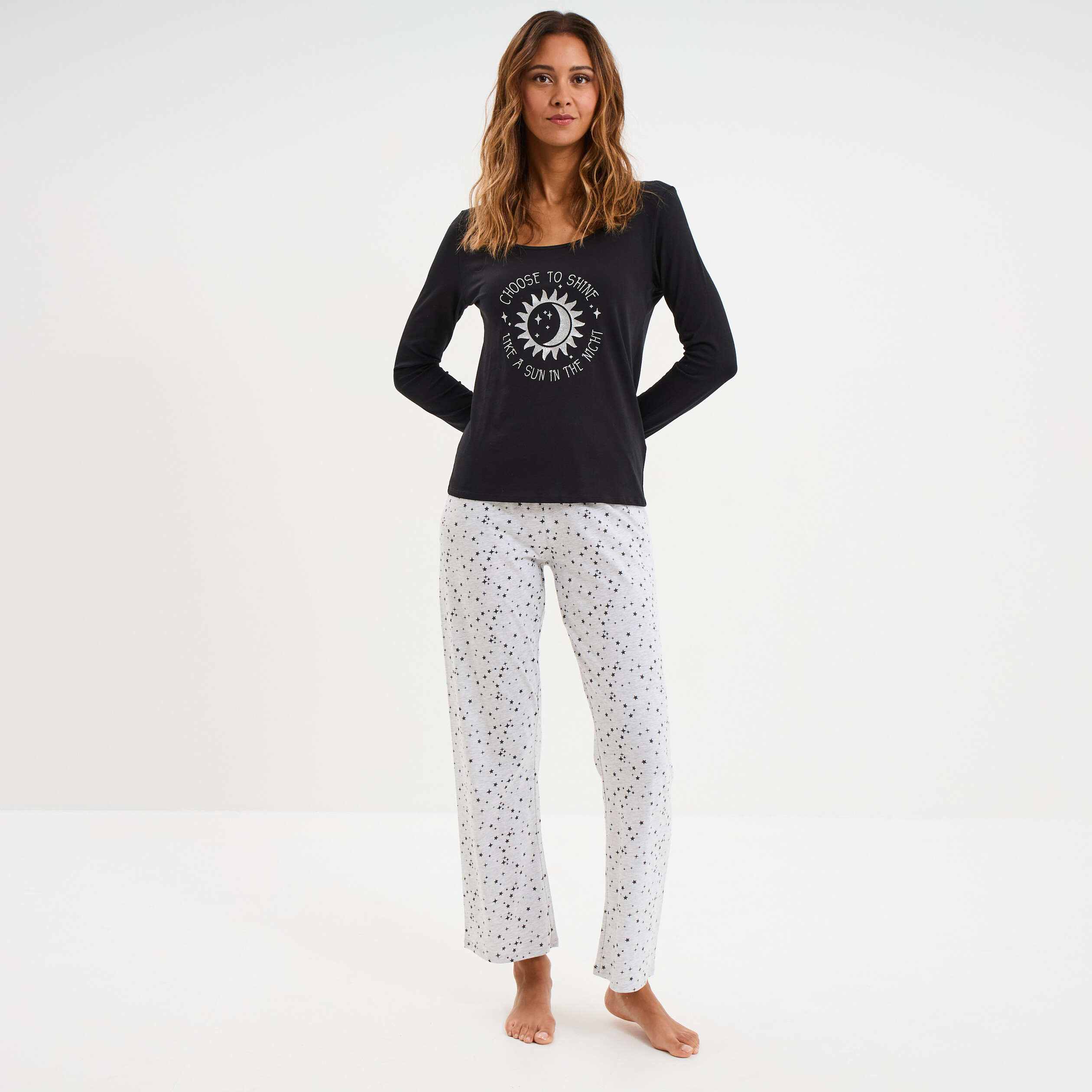Ensemble pyjama pantalon et t-shirt noir femme