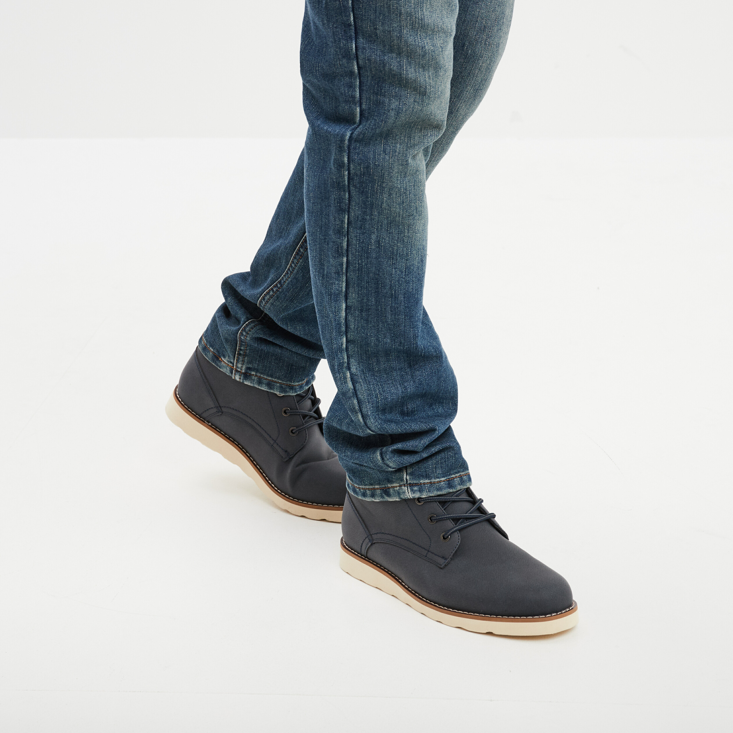 Bottines &agrave; lacets effet similicuir bleu homme