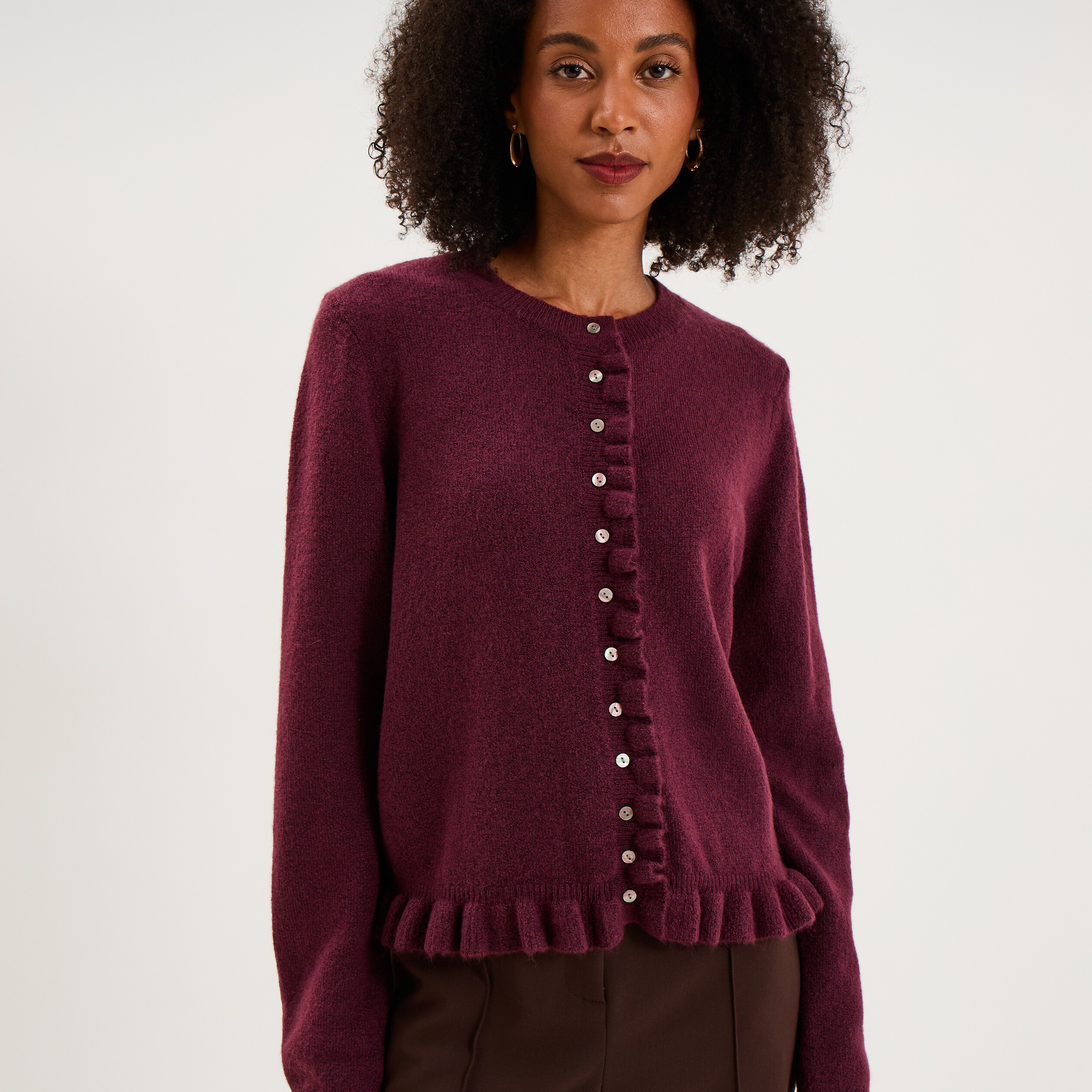 Gilet col rond &agrave; volants boutonn&eacute; prune femme