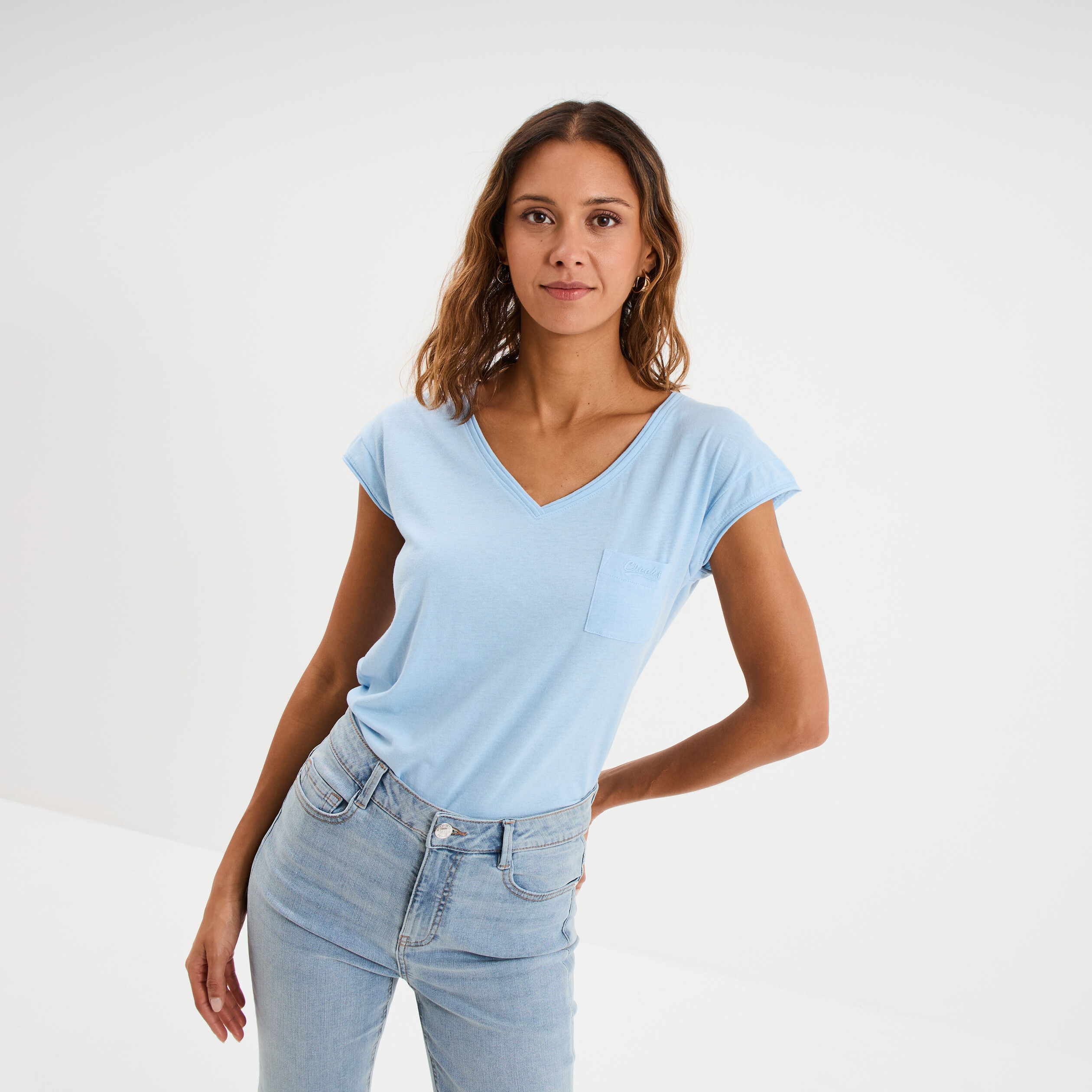 T-shirt col v poche poitrine bleu clair femme