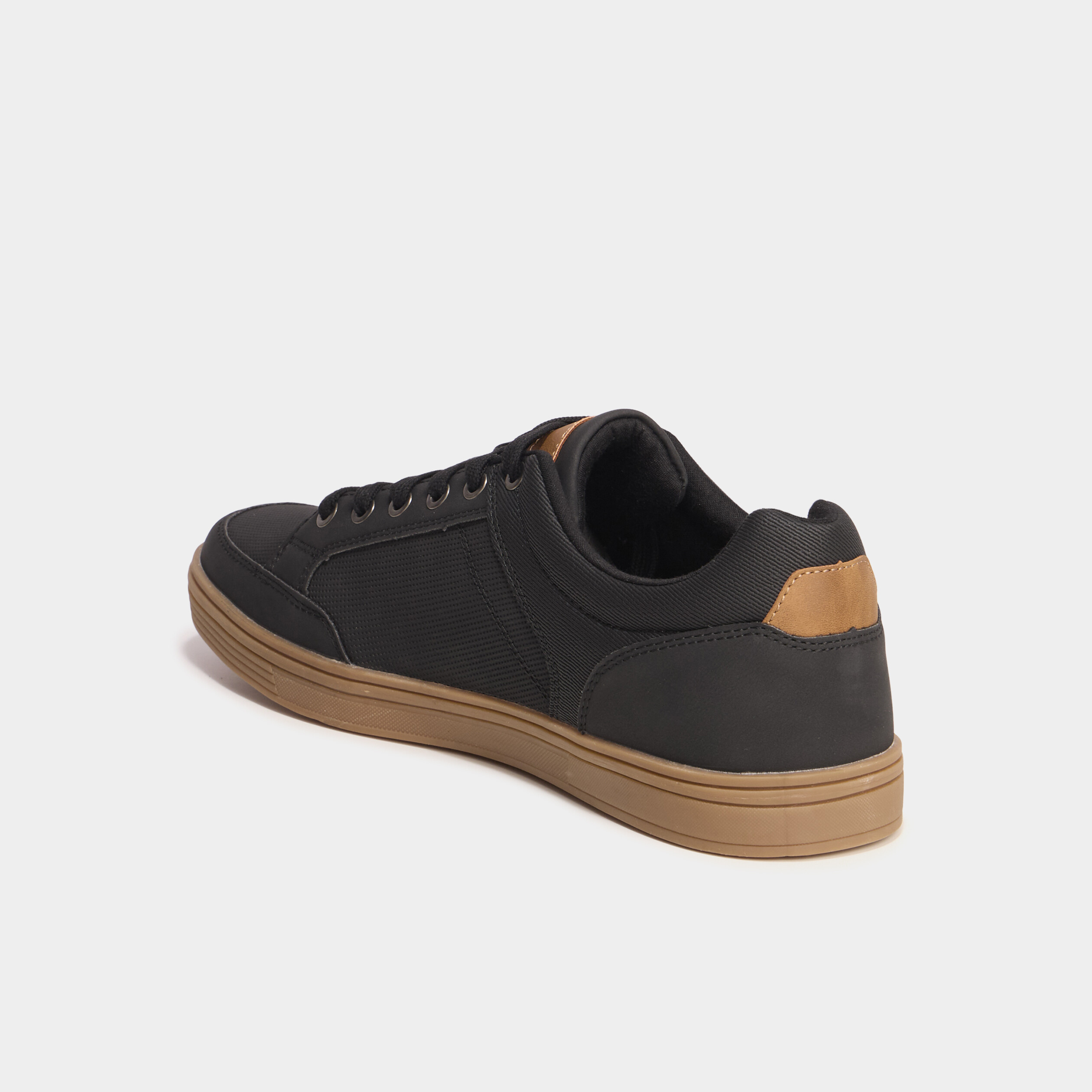 Baskets &agrave; lacets noir homme