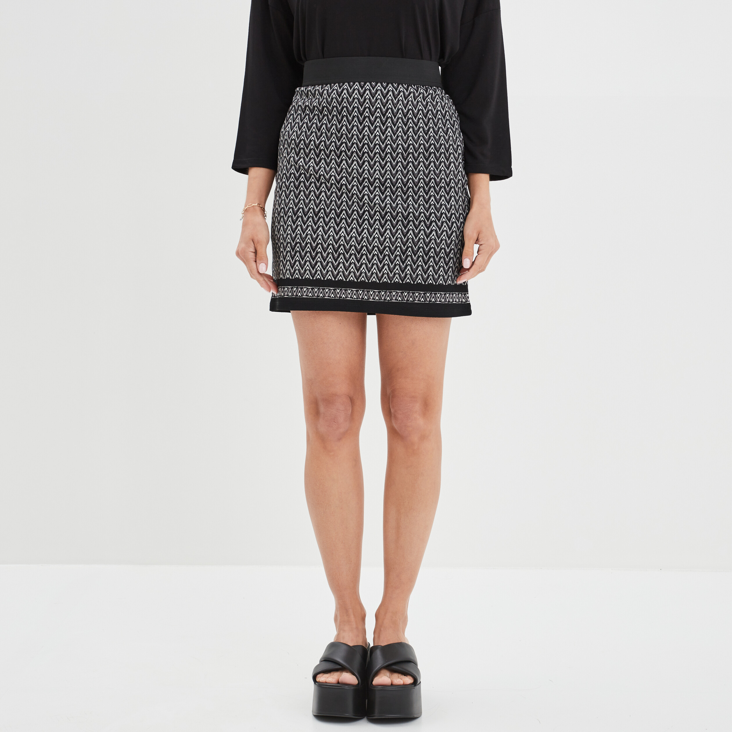 jupe courte droite taille elastiquee noir femme Jupe courte droite taille élastiquée noir femme