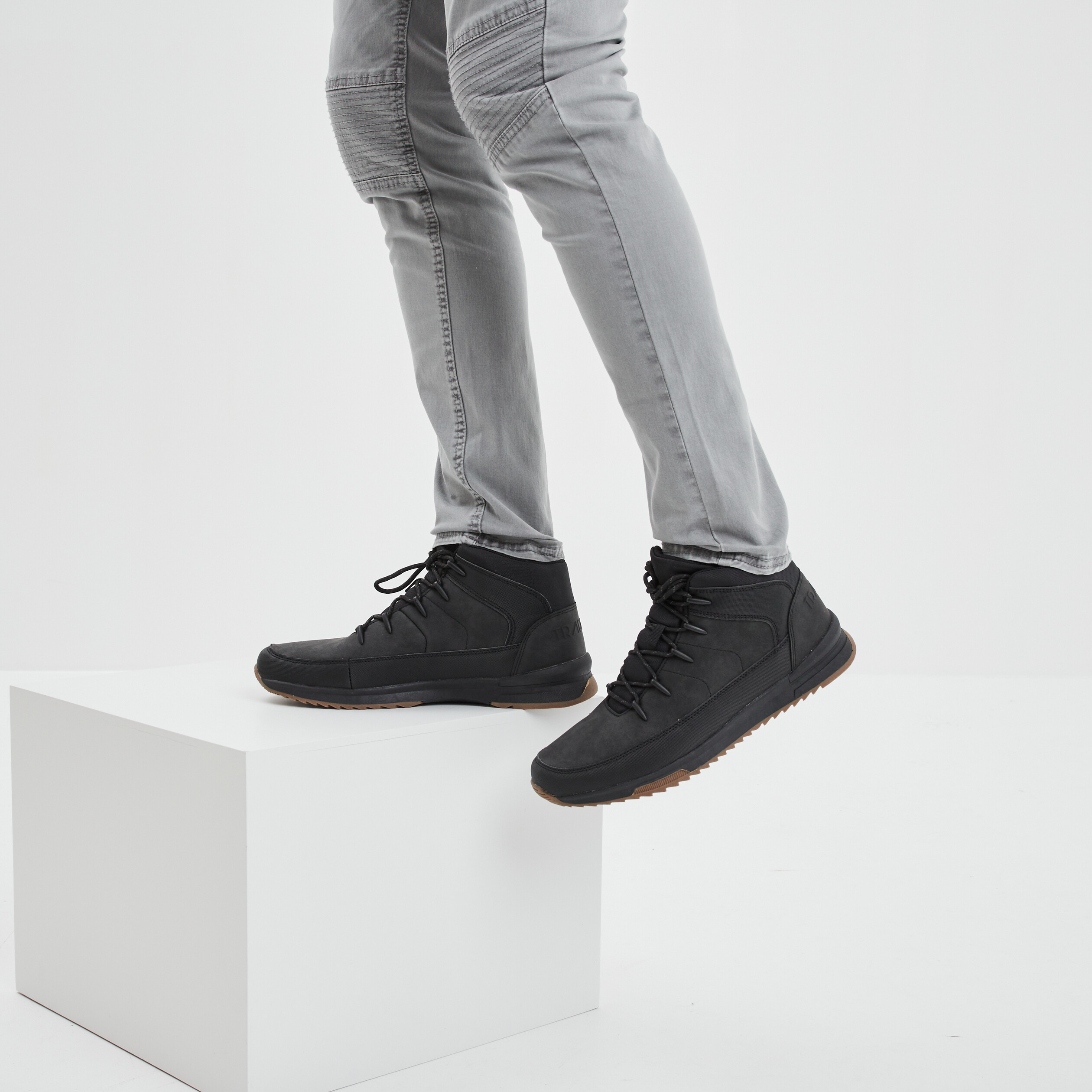 Bottines montantes &agrave; lacets noir homme