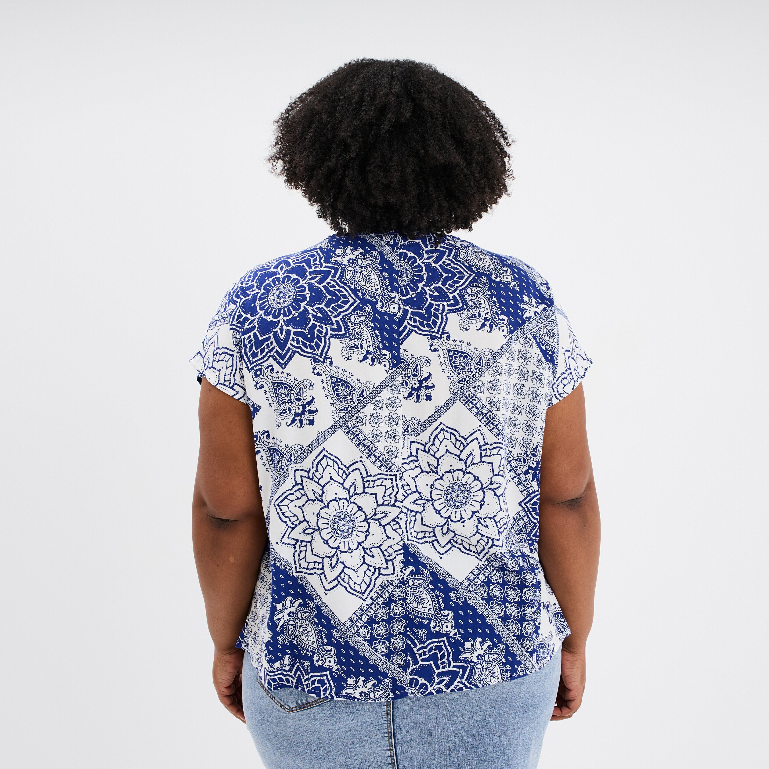 blouse fluide col a cordons bleu femmegt Blouse fluide col à cordons bleu femme grande taille