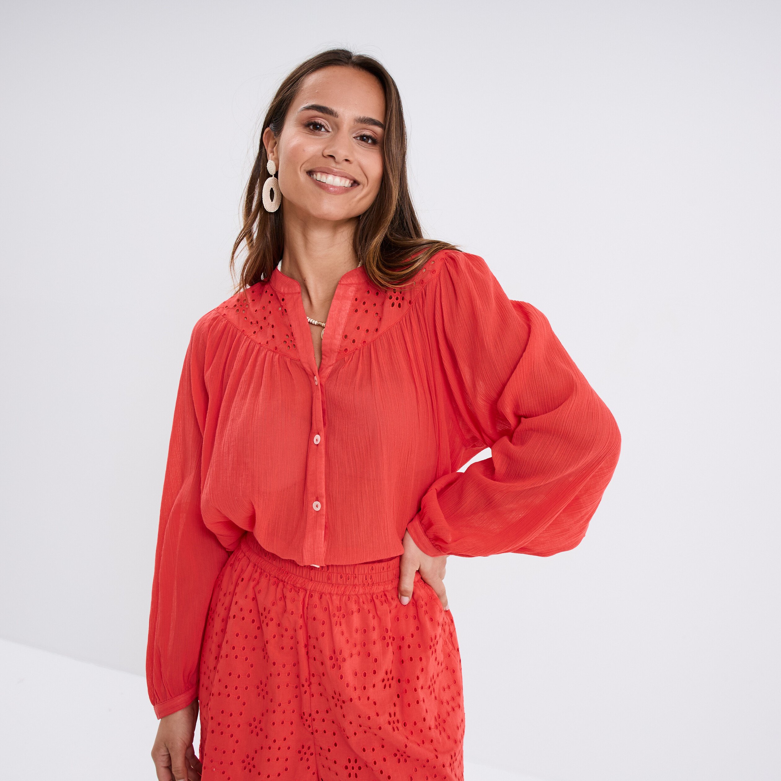 blouse col tunisien broderie anglaise rouge femme Blouse col tunisien broderie anglaise rouge femme