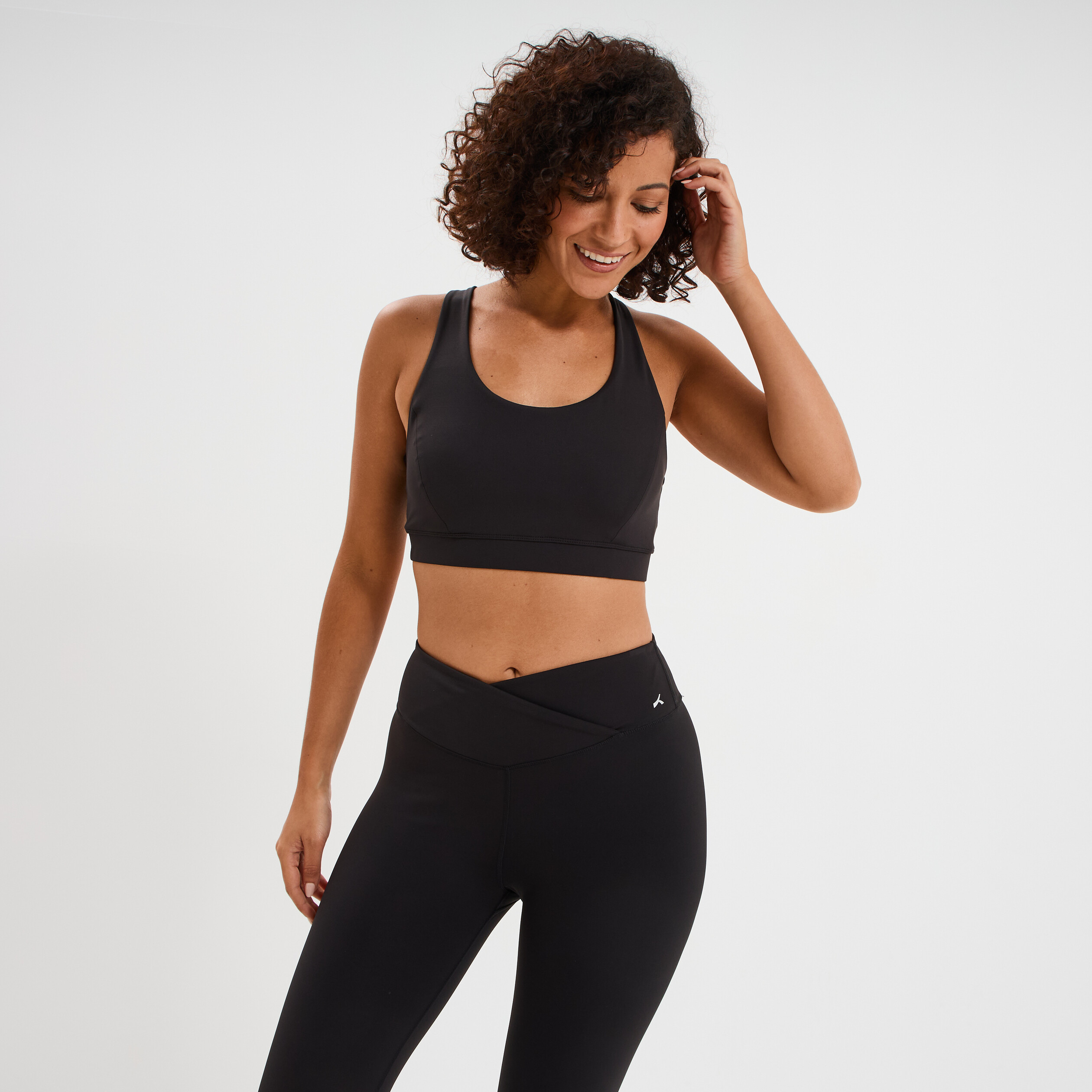 Brassi&egrave;re de sport ajust&eacute;e dos nageur noir femme