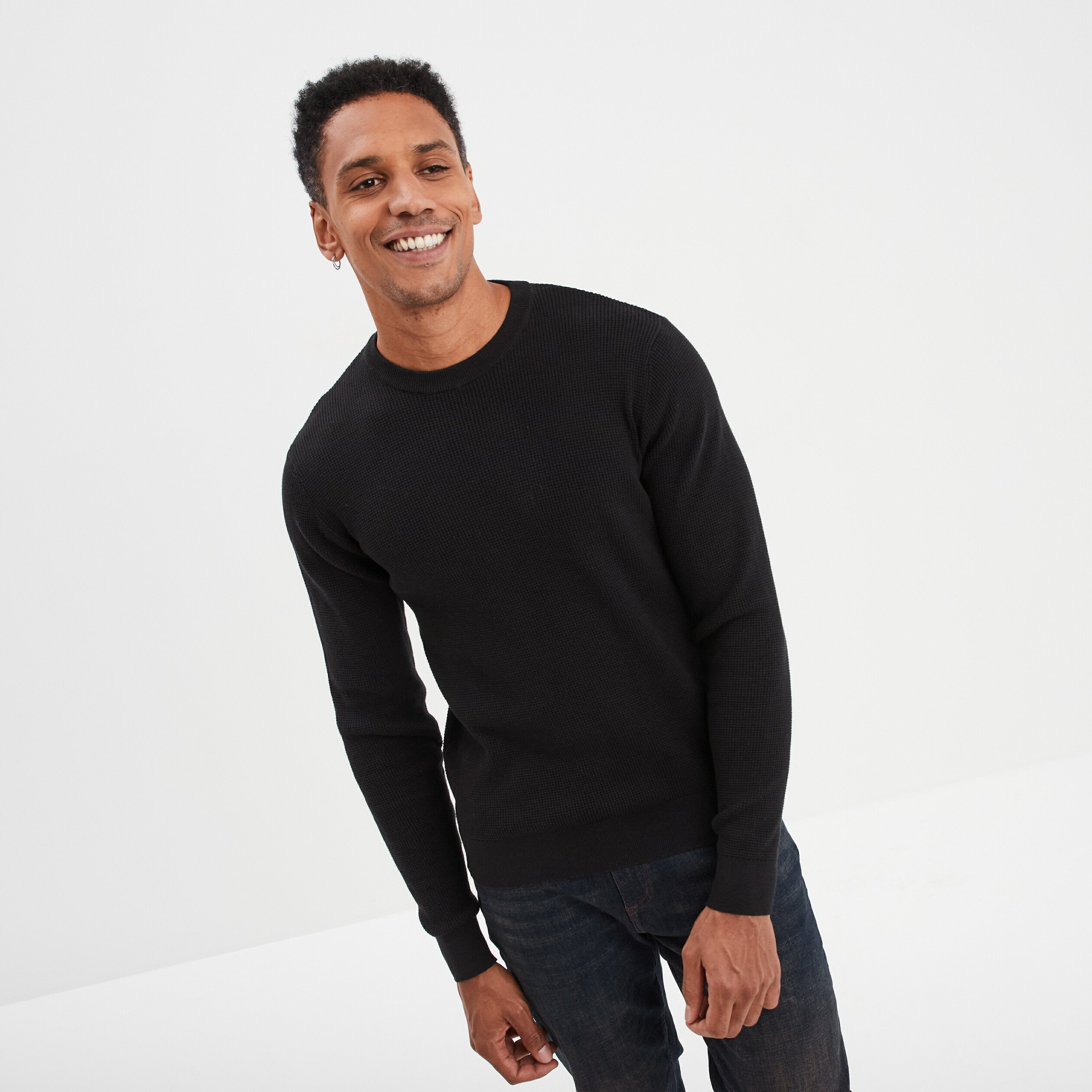 pull avec col rond a relief noir homme Pull avec col rond à relief noir homme