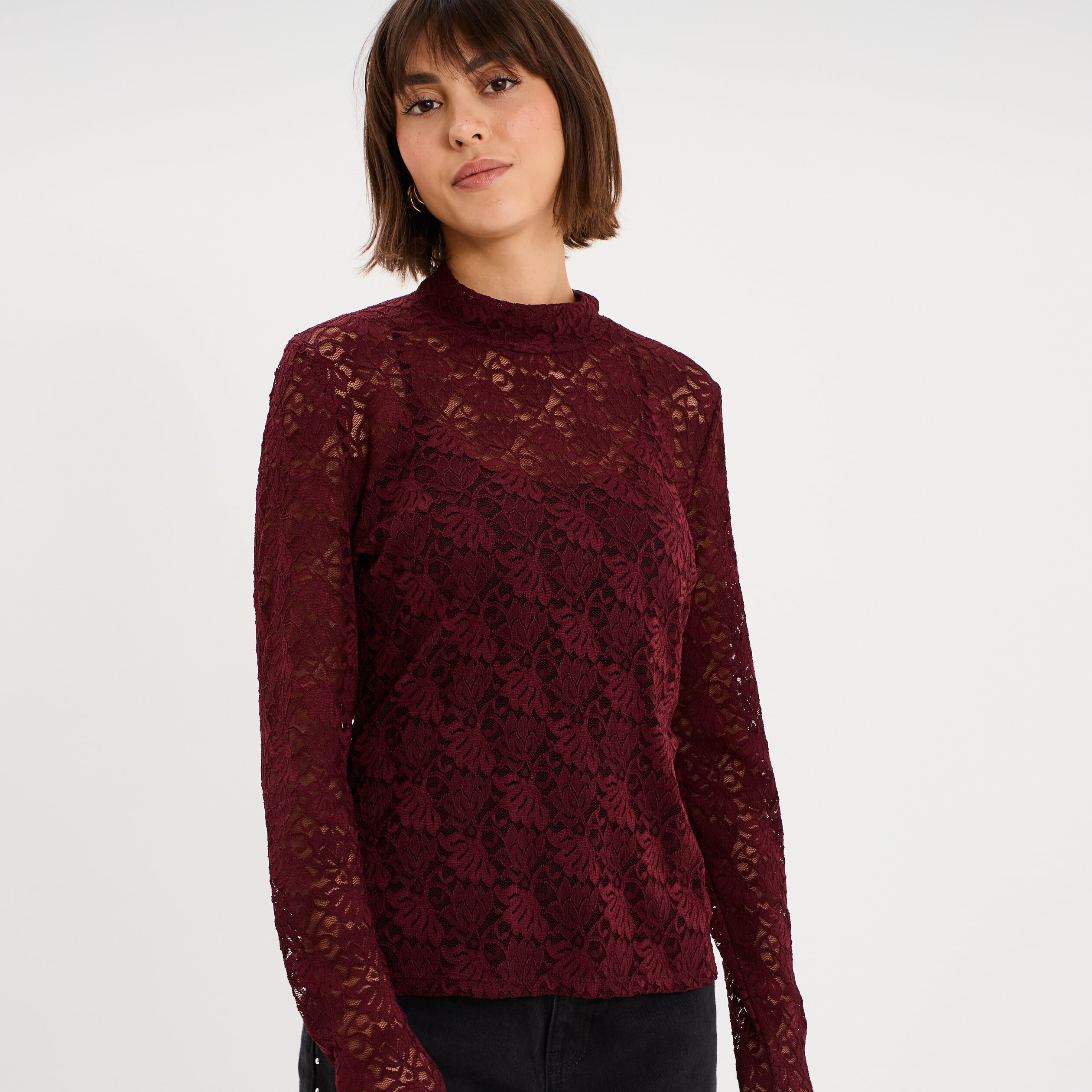 Blouse dentelle col montant violet fonc&eacute; femme