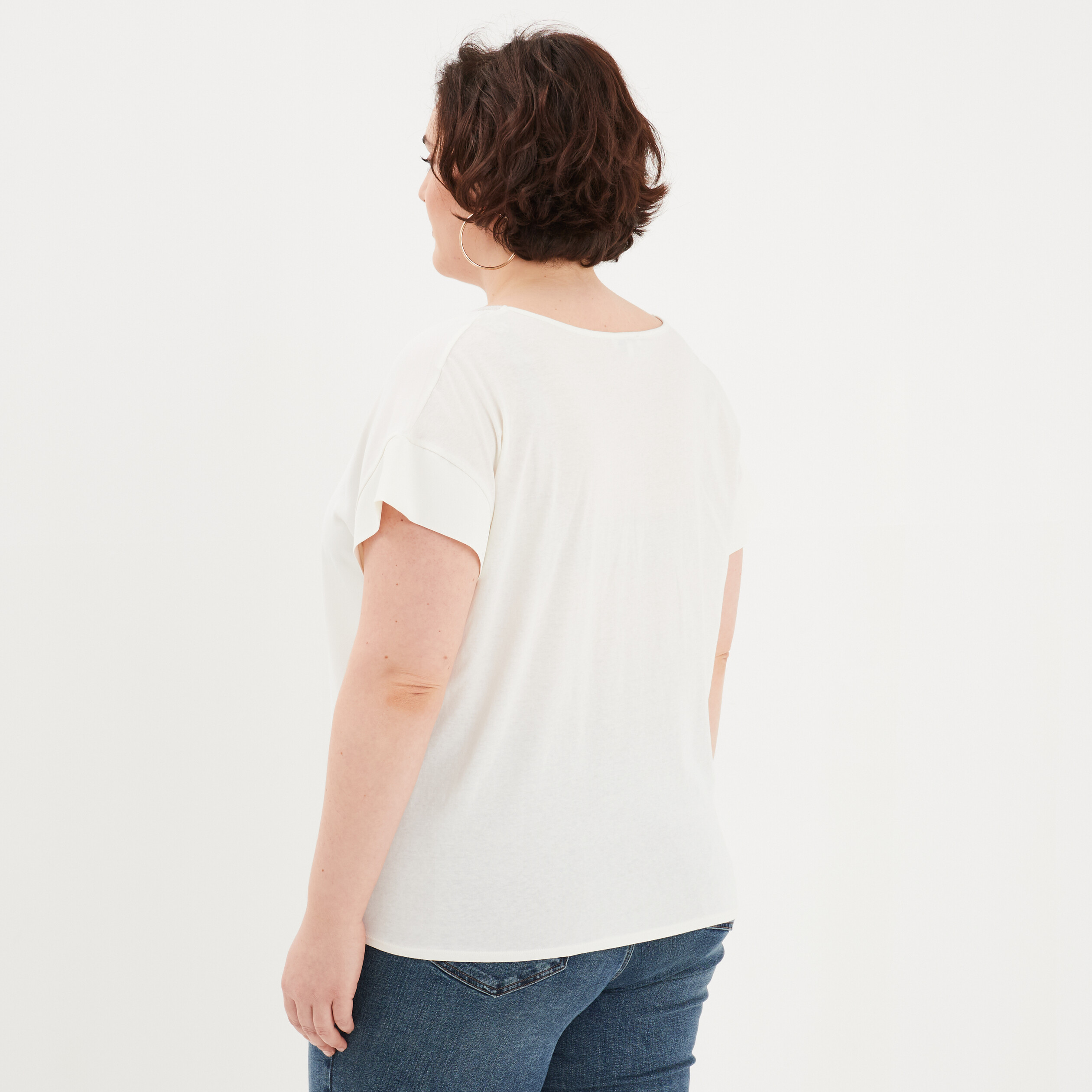 t shirt satin col en v manches courtes blanc femmegt T-shirt satin col en V manches courtes blanc femme grande taille
