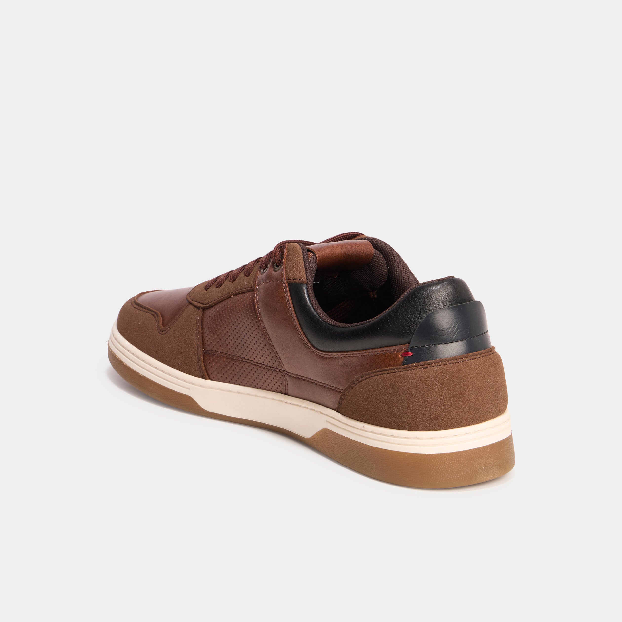 Tennis basses &agrave; lacets marron homme