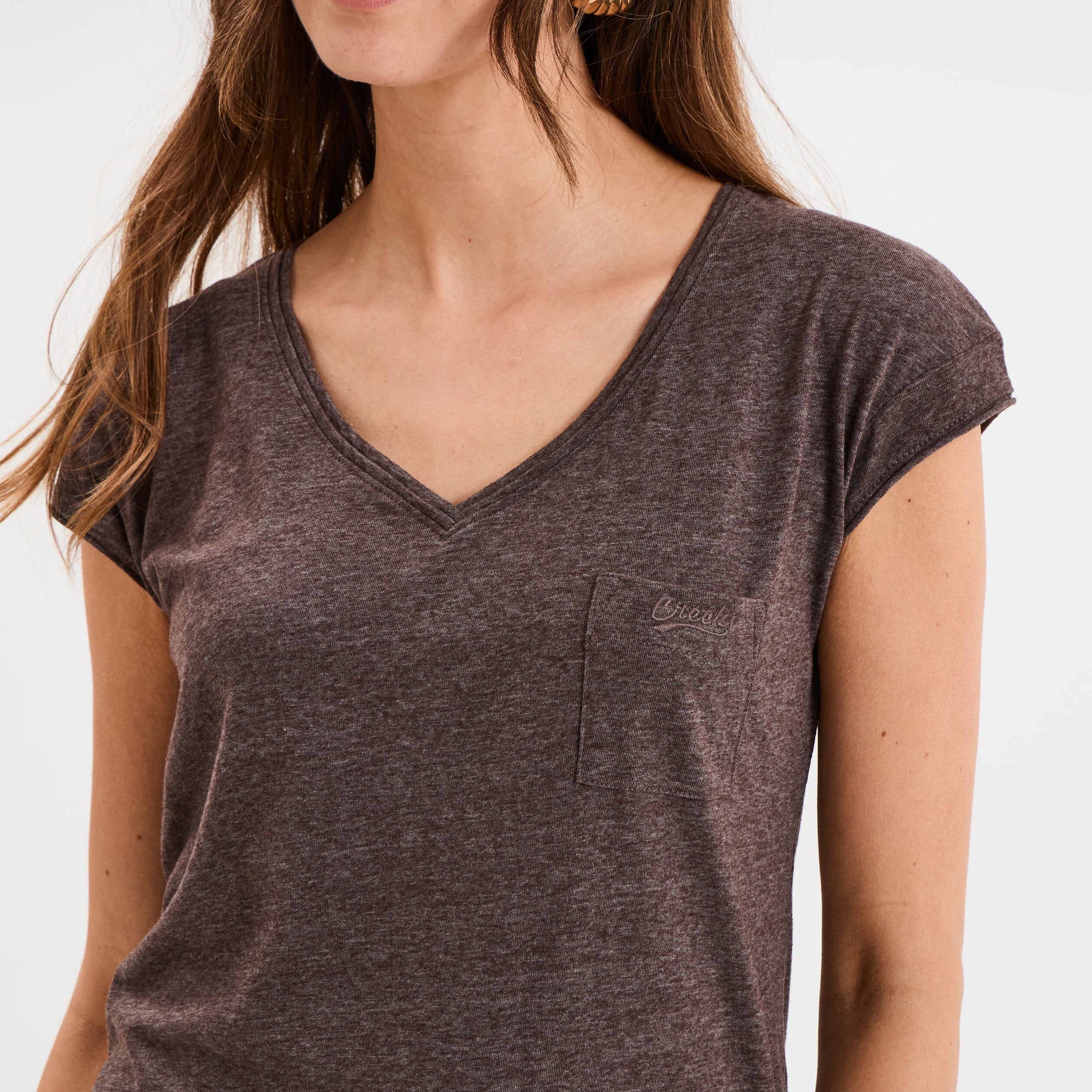 T-shirt col v poche poitrine marron fonc&eacute; femme
