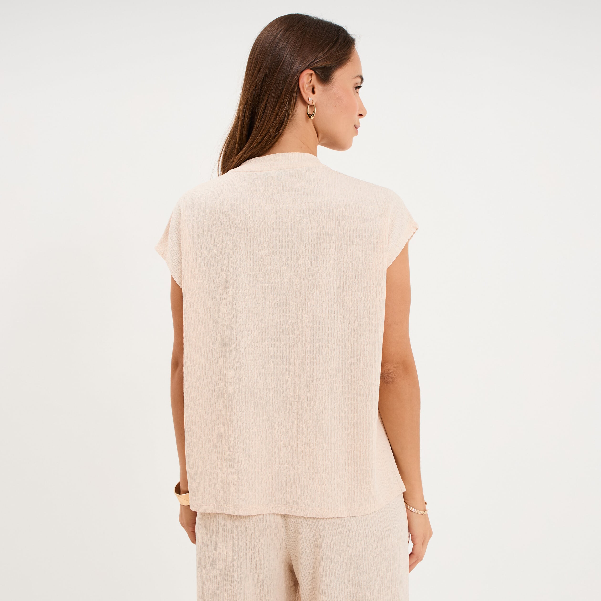 T-shirt gaufr&eacute; col rond avec boutons beige femme