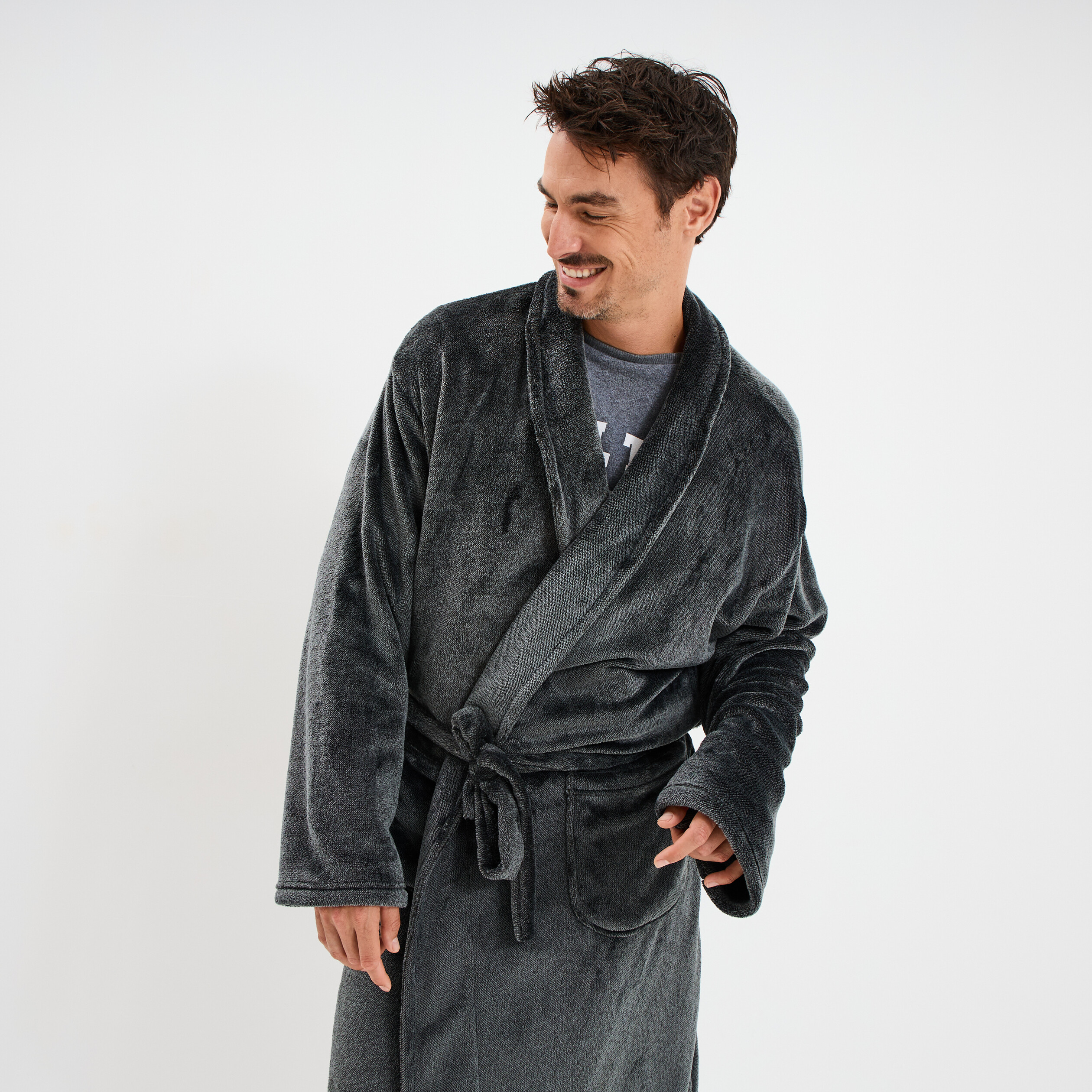 Peignoir long ceintur&eacute; effet velours gris clair homme